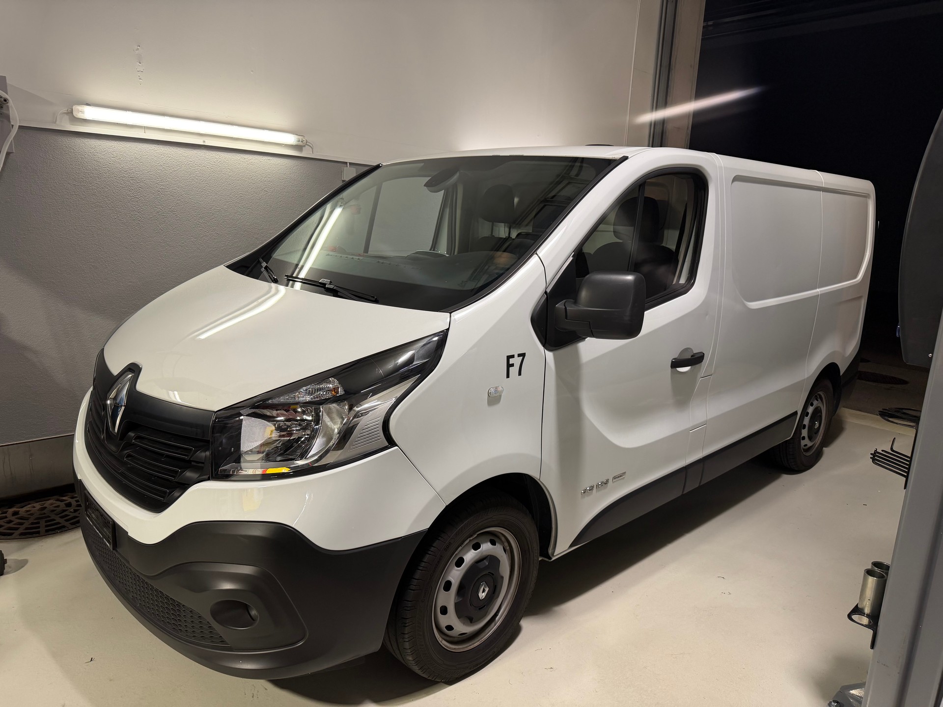 RENAULT Trafic 1.6 ENERGY TwinT. dCi125 2.9t Busin. L1H1-image-0