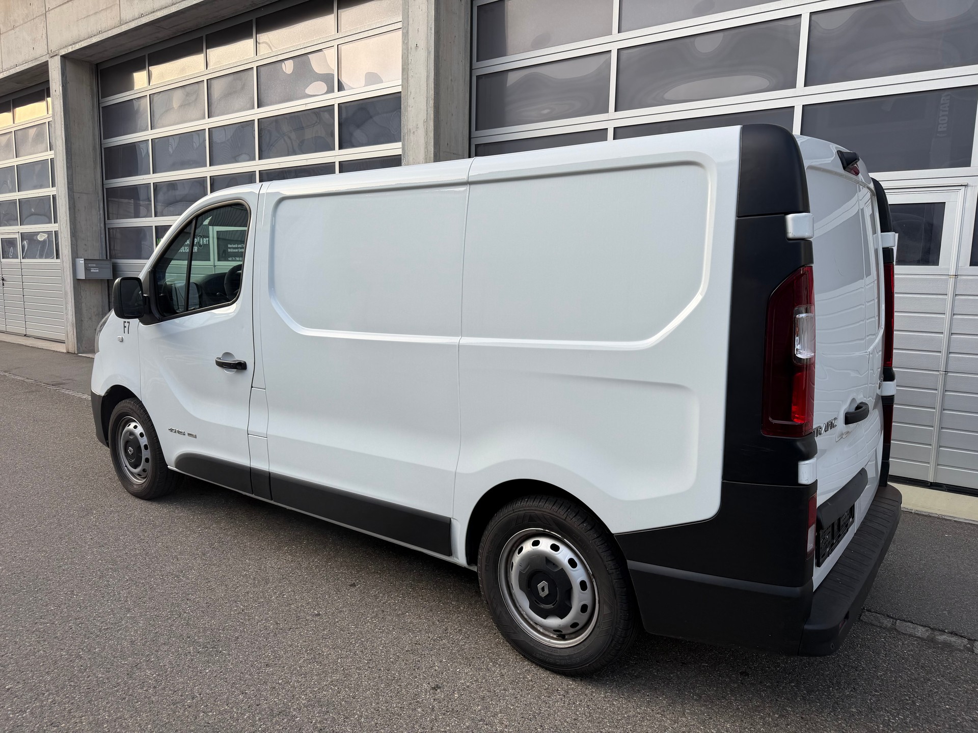 RENAULT Trafic 1.6 ENERGY TwinT. dCi125 2.9t Busin. L1H1-image-4