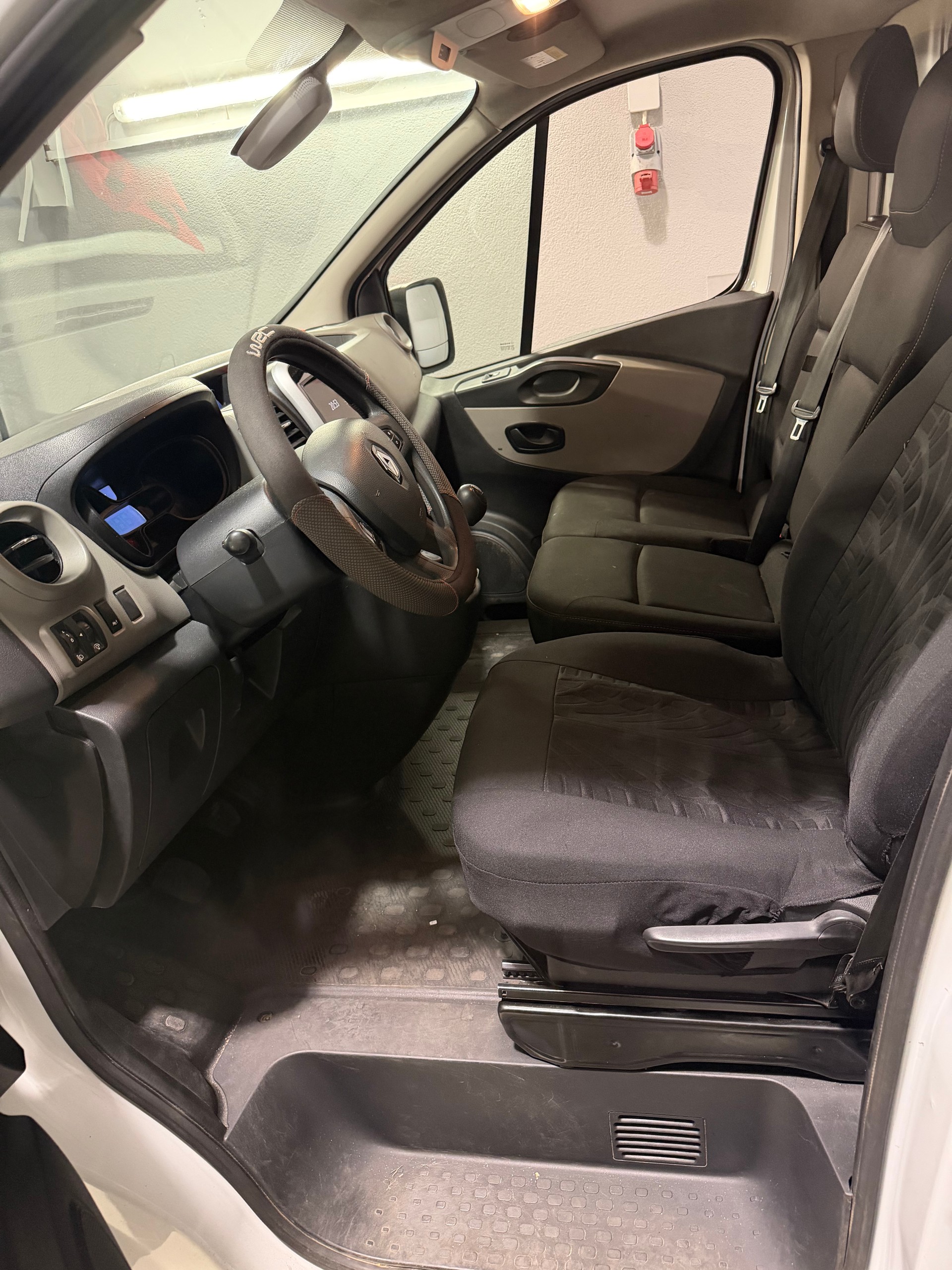 RENAULT Trafic 1.6 ENERGY TwinT. dCi125 2.9t Busin. L1H1-image-2