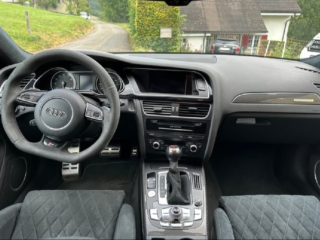 AUDI 4.2 V8 FSI quattro S-Tronic-image-5