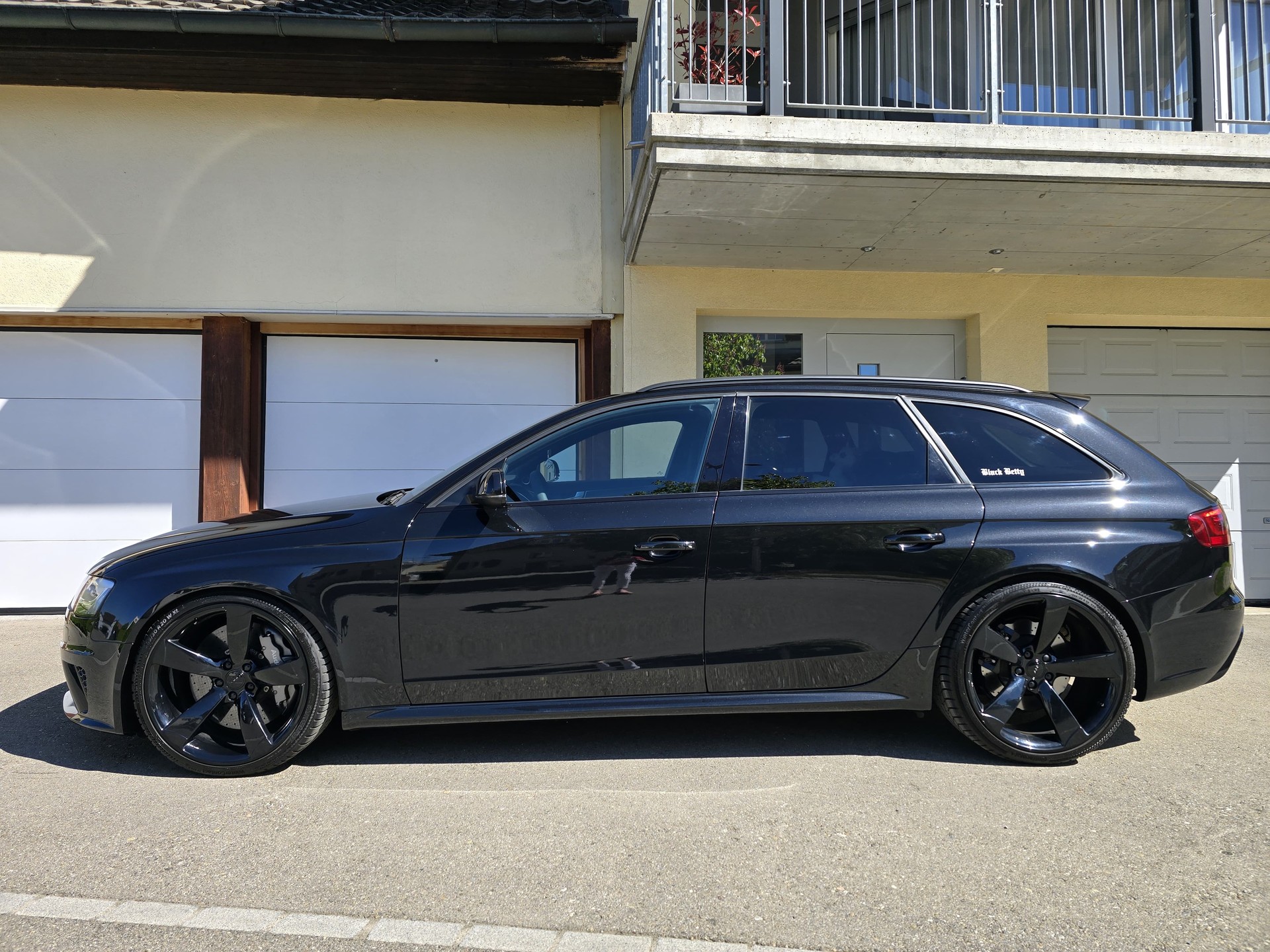 AUDI 4.2 V8 FSI quattro S-Tronic-image-1