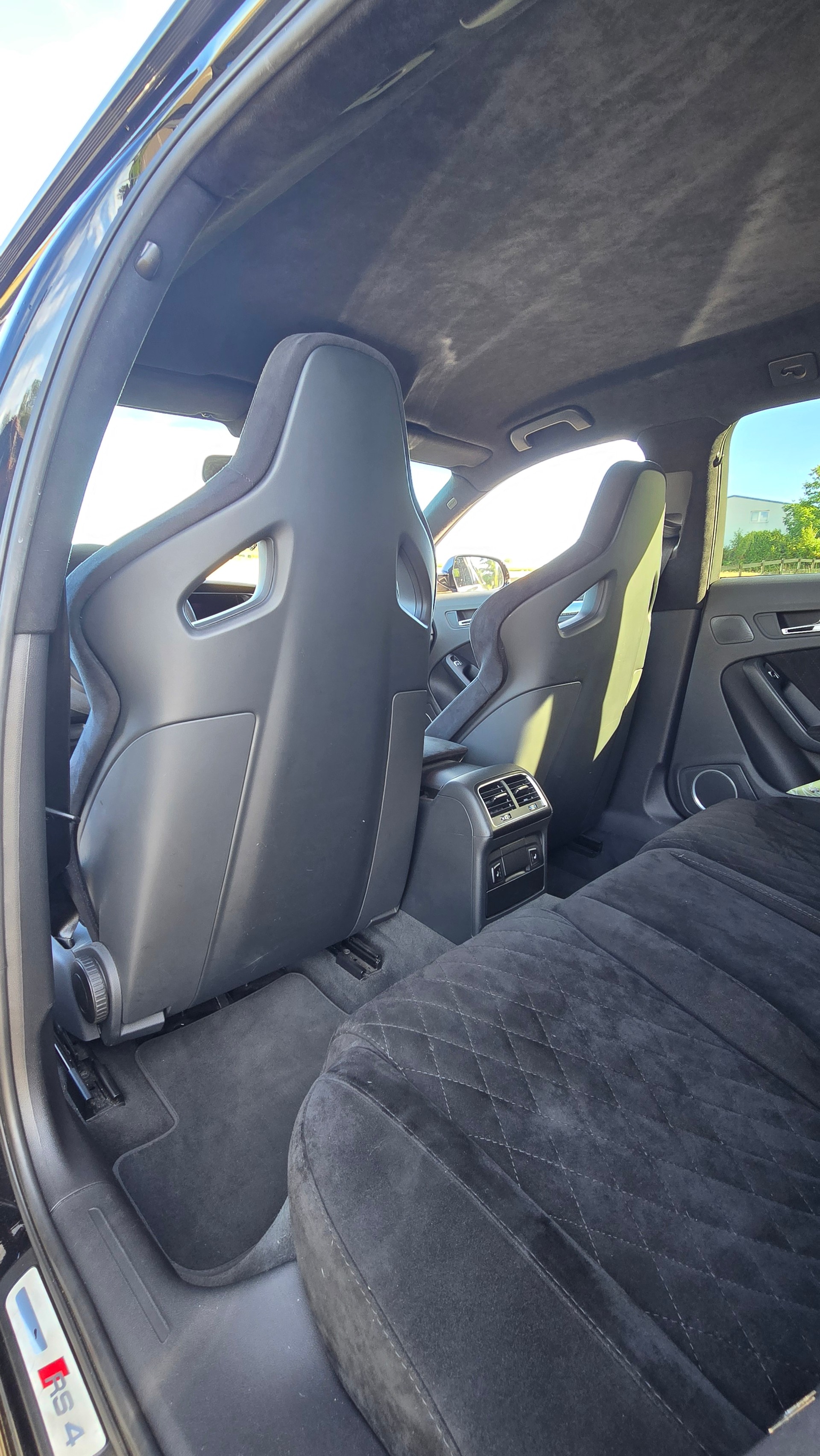 AUDI 4.2 V8 FSI quattro S-Tronic-image-3