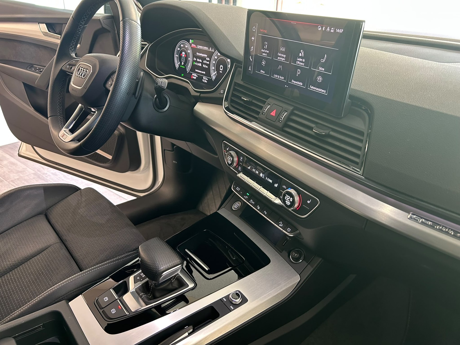 AUDI Q5 Sportback 2.0 50 TFSI e quattro S line | 8-fach | Luftfederung | Matrix | AHK | HUD | 360°-image-5