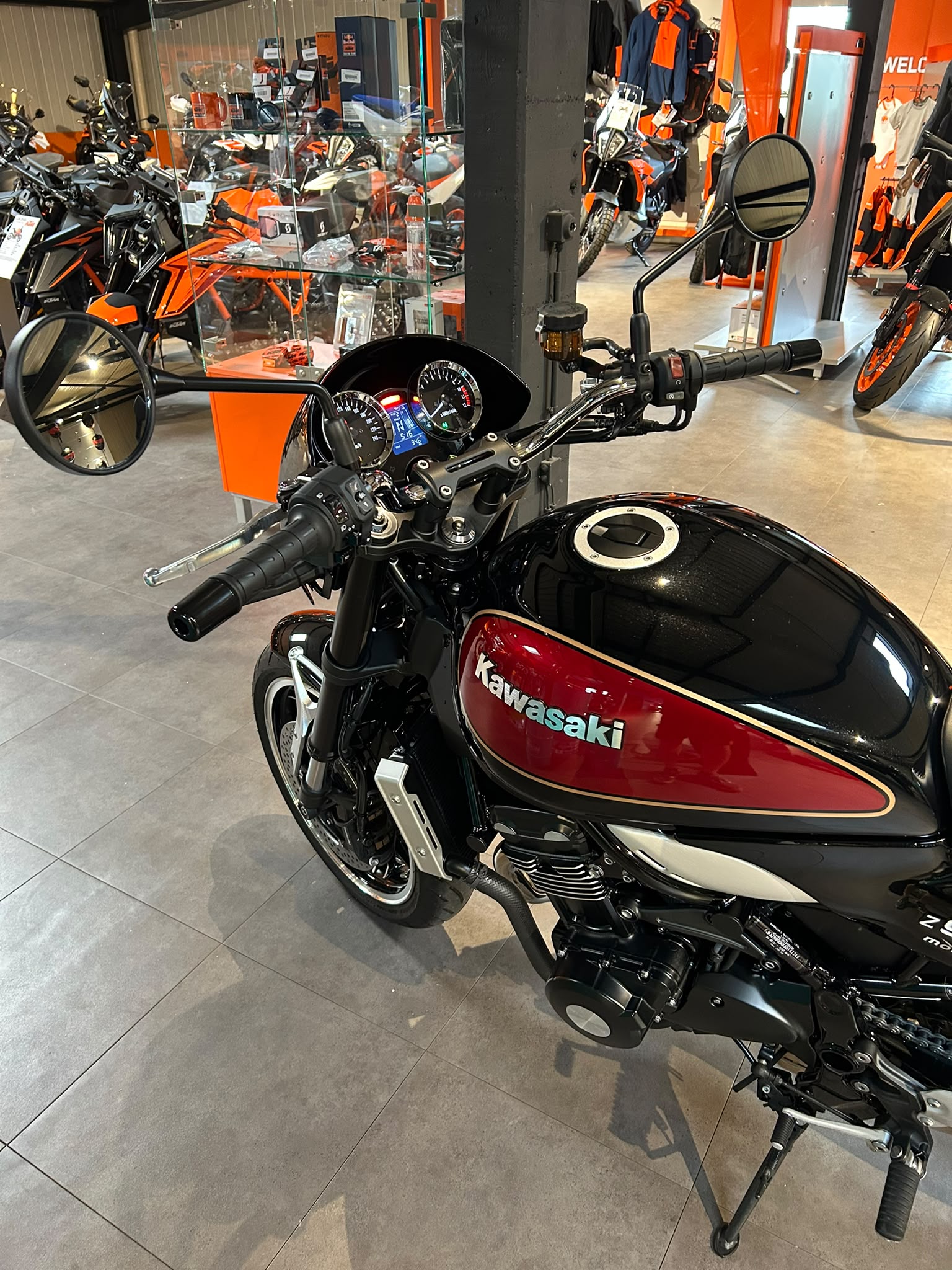 KAWASAKI Z 900 RS-showroom-element-3