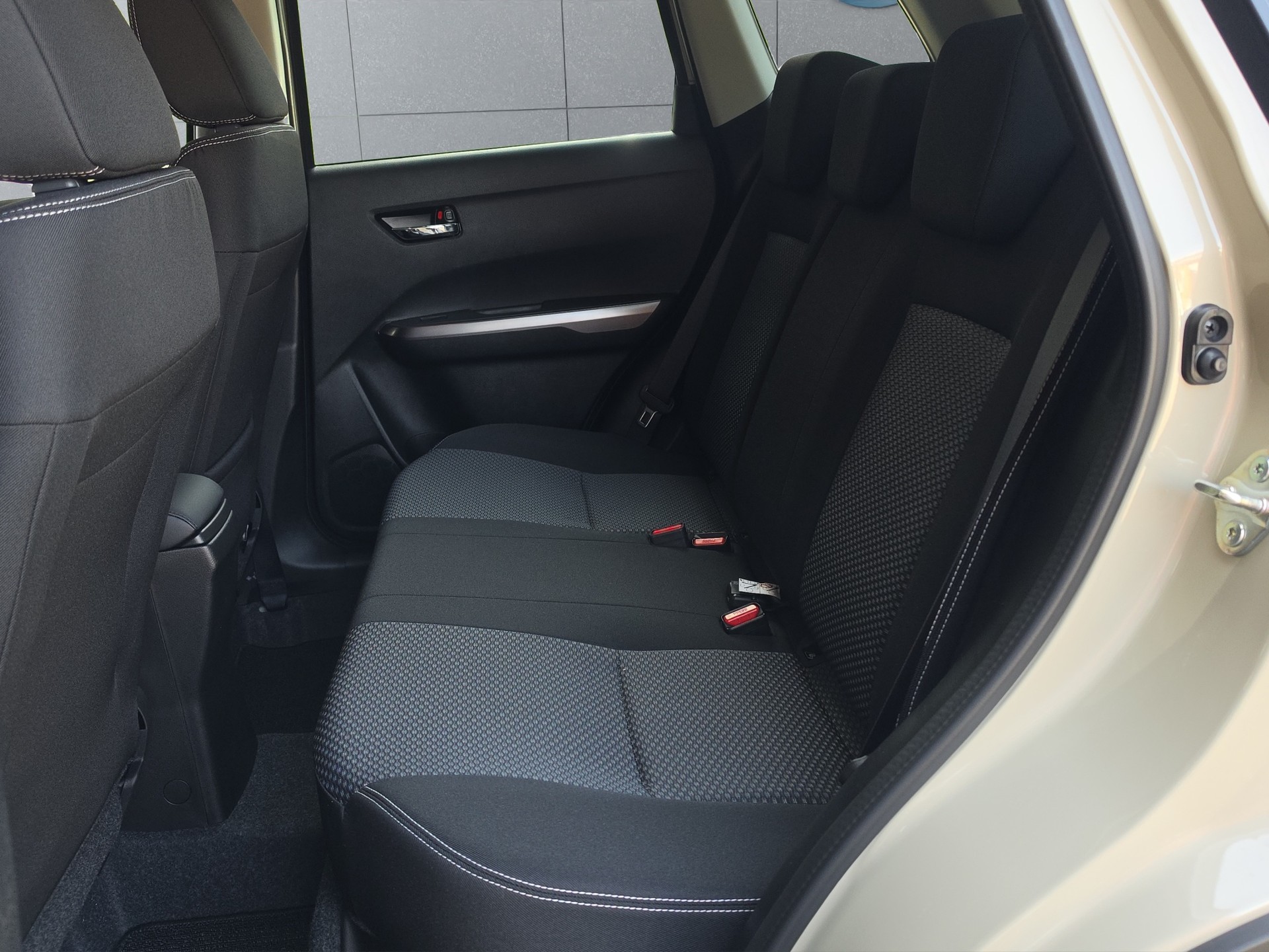 SUZUKI Vitara 1.4 T Piz Sulai Hybrid 4x4-image-14