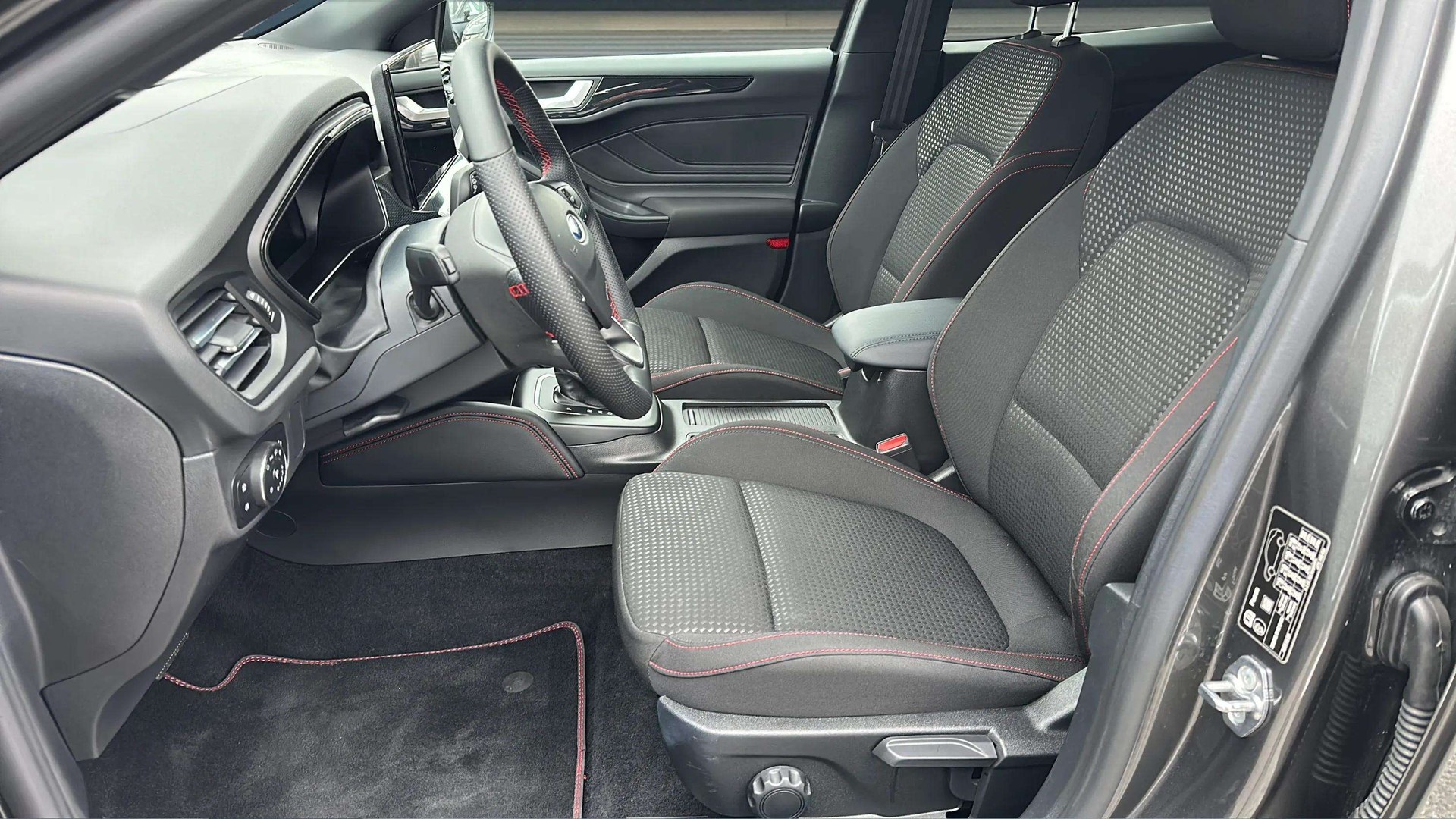 FORD Focus 1.0 MHEV ST-Line X Automat 155PS-image-11