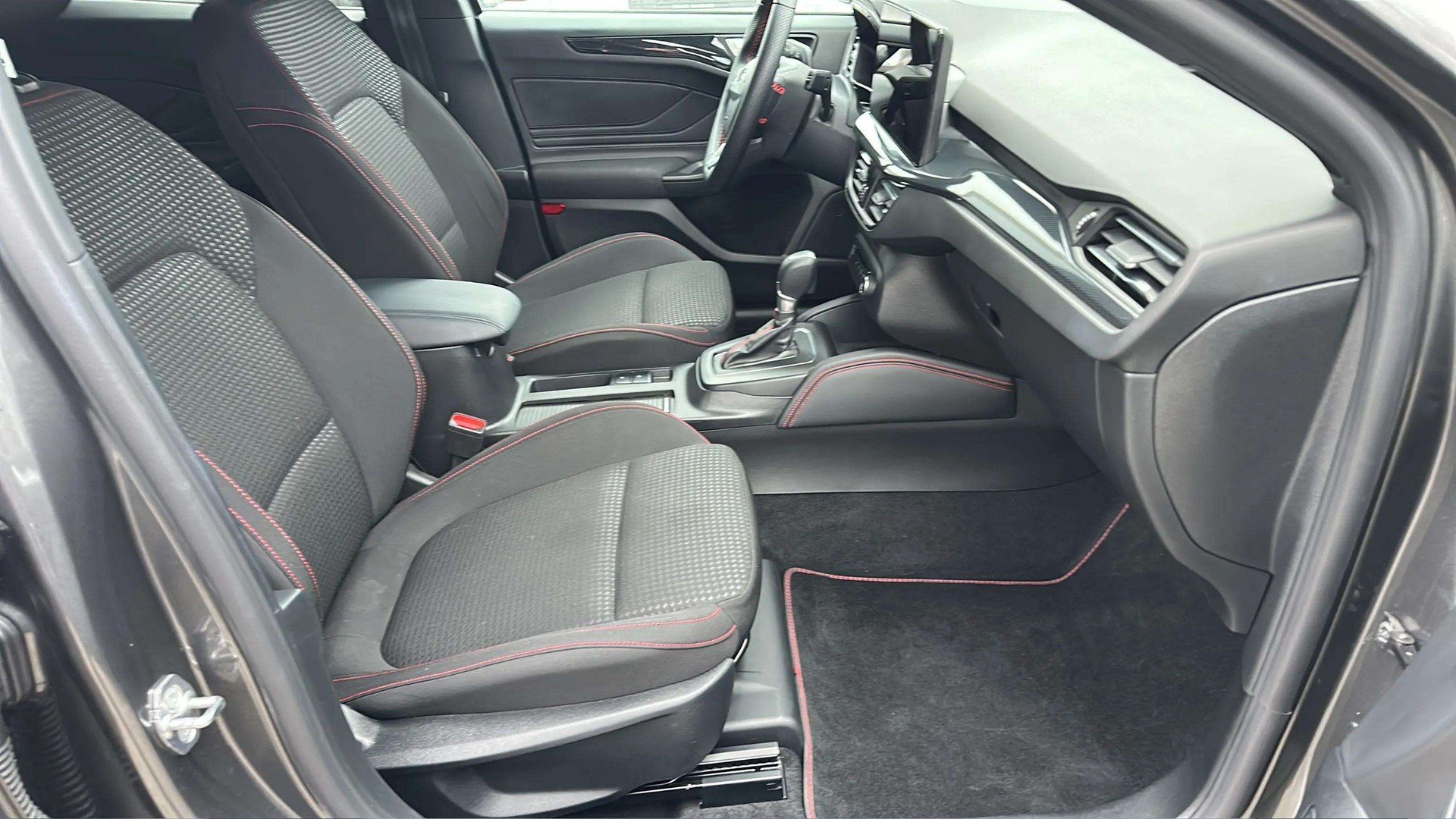 FORD Focus 1.0 MHEV ST-Line X Automat 155PS-image-10