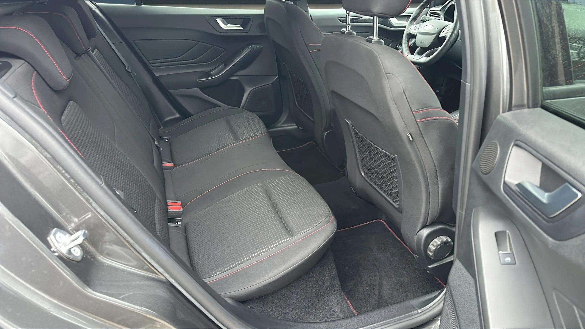 FORD Focus 1.0 MHEV ST-Line X Automat 155PS-image-13