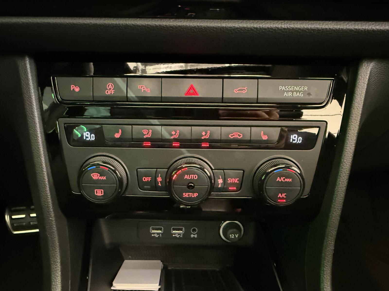 CUPRA Seat Cupra ATECA 2.0 TSI *Camera 360 *Hayon électrique * Toit panoramique *Attelage-image-22