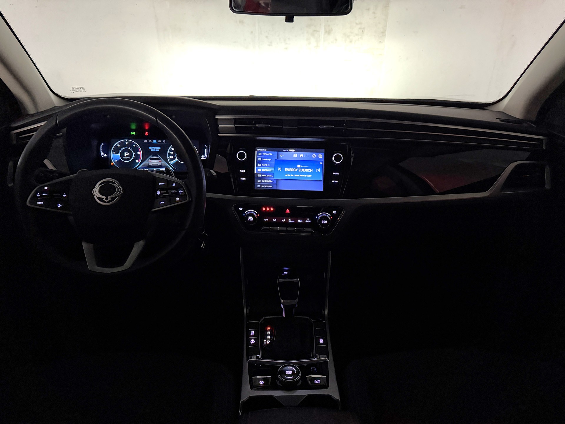 KGM-SsangYong Korando 1.6e Xdi Quartz 2WD Automat - *1. HAND / TOP-GEPFLEGT* - *TOP-AUSSTATTUNG* - *WERKS-VOLLGARANTIE*-image-24