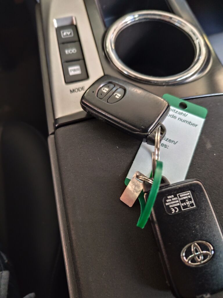 TOYOTA Prius+ 1.8 VVT-i HSD Sol Premium-image-3