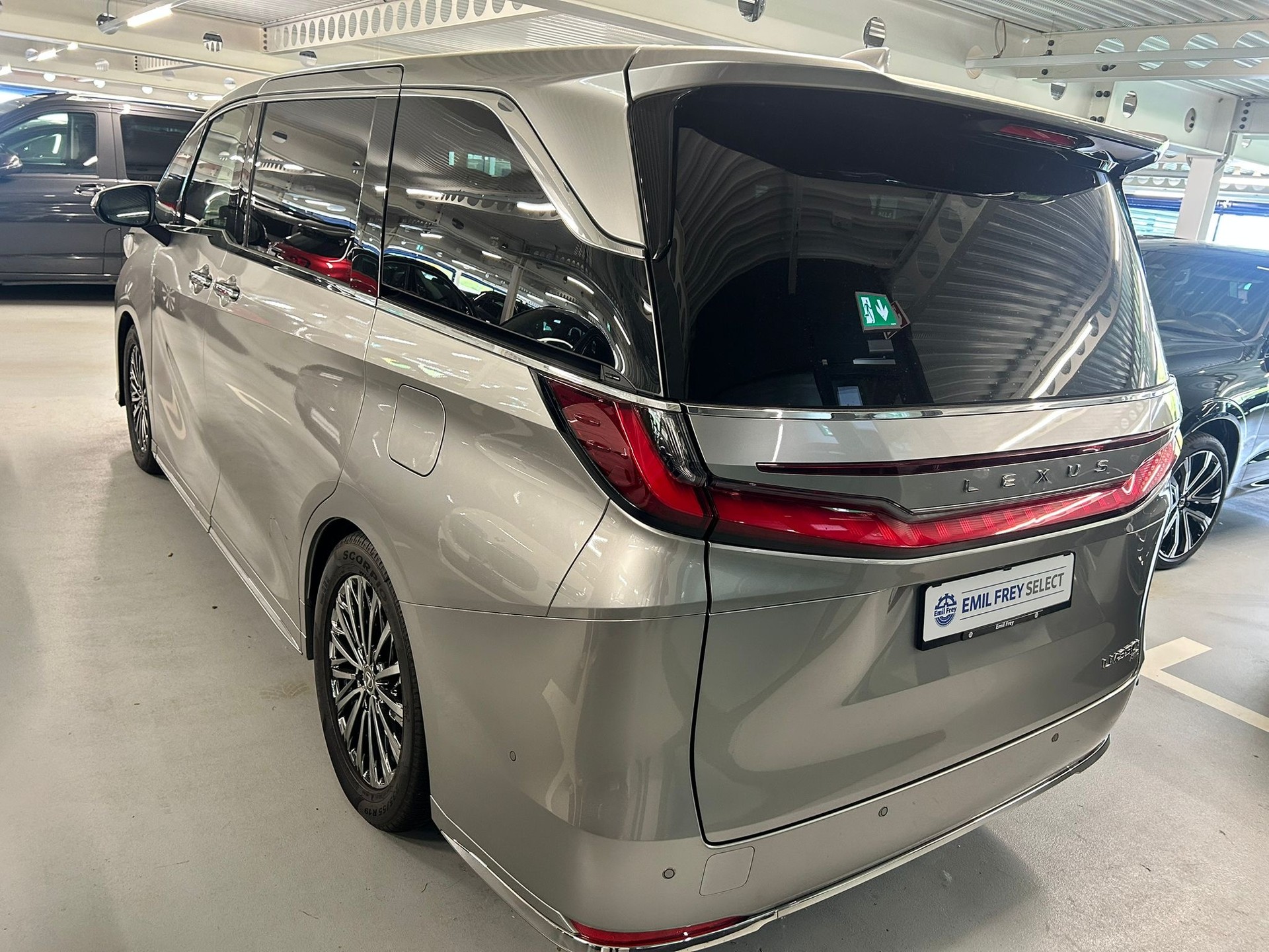 LEXUS 350h VIP-image-3