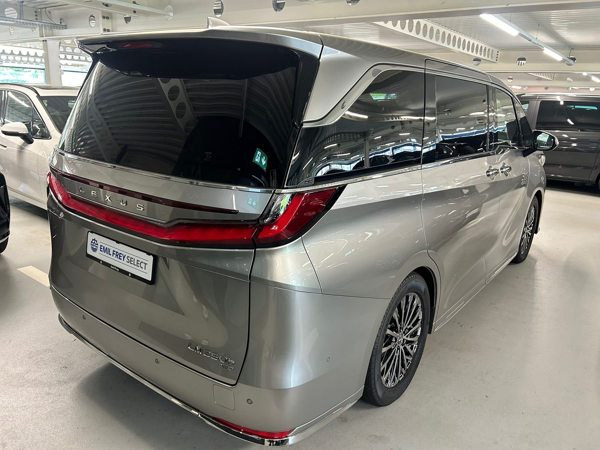 LEXUS 350h VIP-image-4