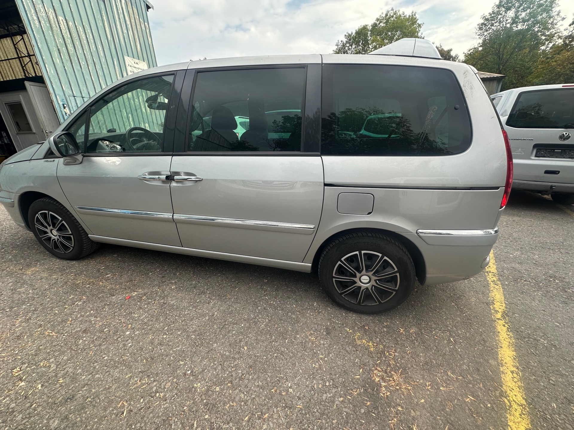 PEUGEOT 807 2.0 16V HDi Allure-image-2
