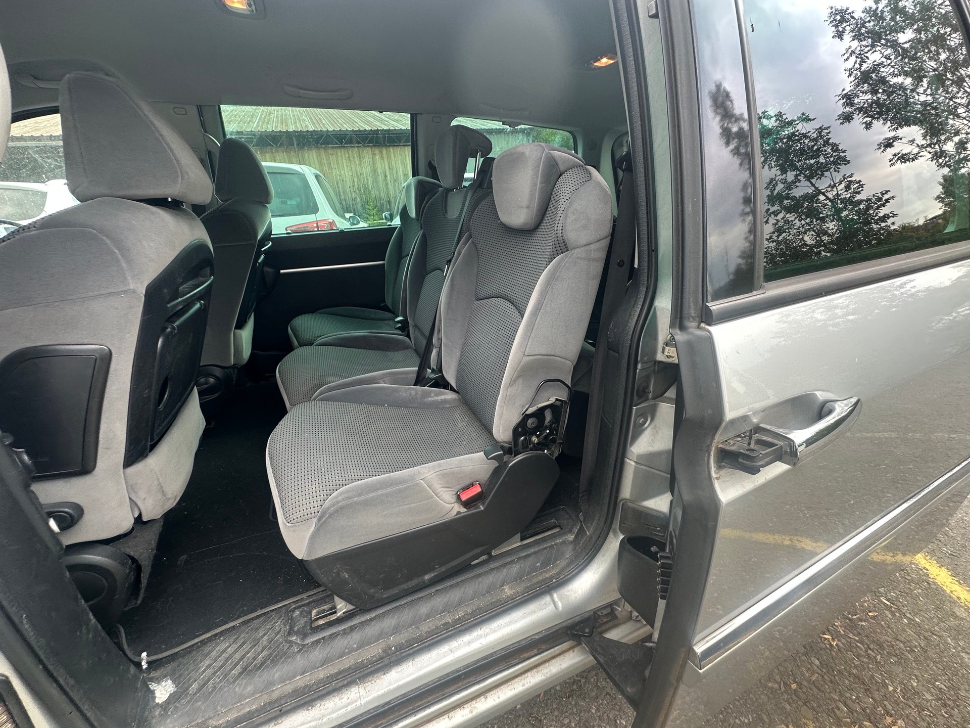 PEUGEOT 807 2.0 16V HDi Allure-image-8