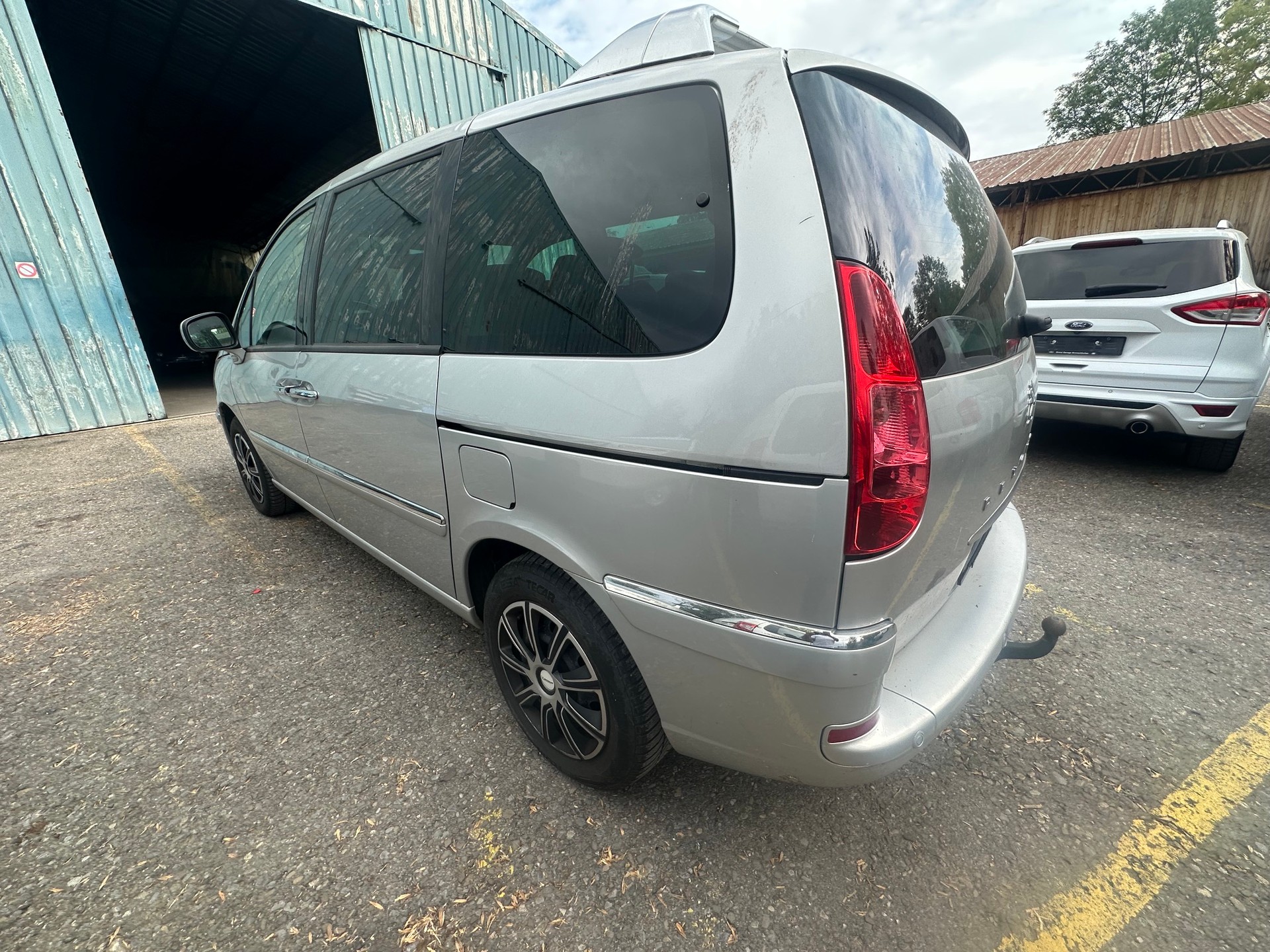 PEUGEOT 807 2.0 16V HDi Allure-image-3