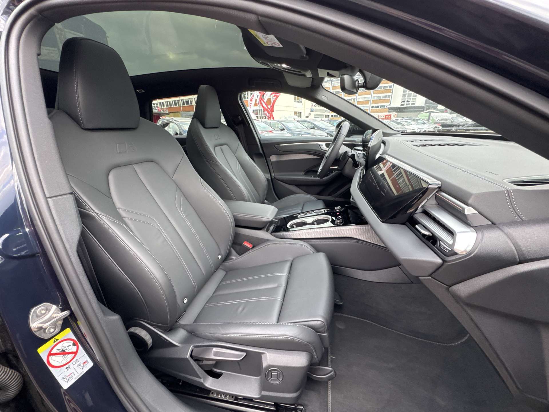 AUDI A6 Avant TDi S-Line 204PS S-Tronic Automat-image-12