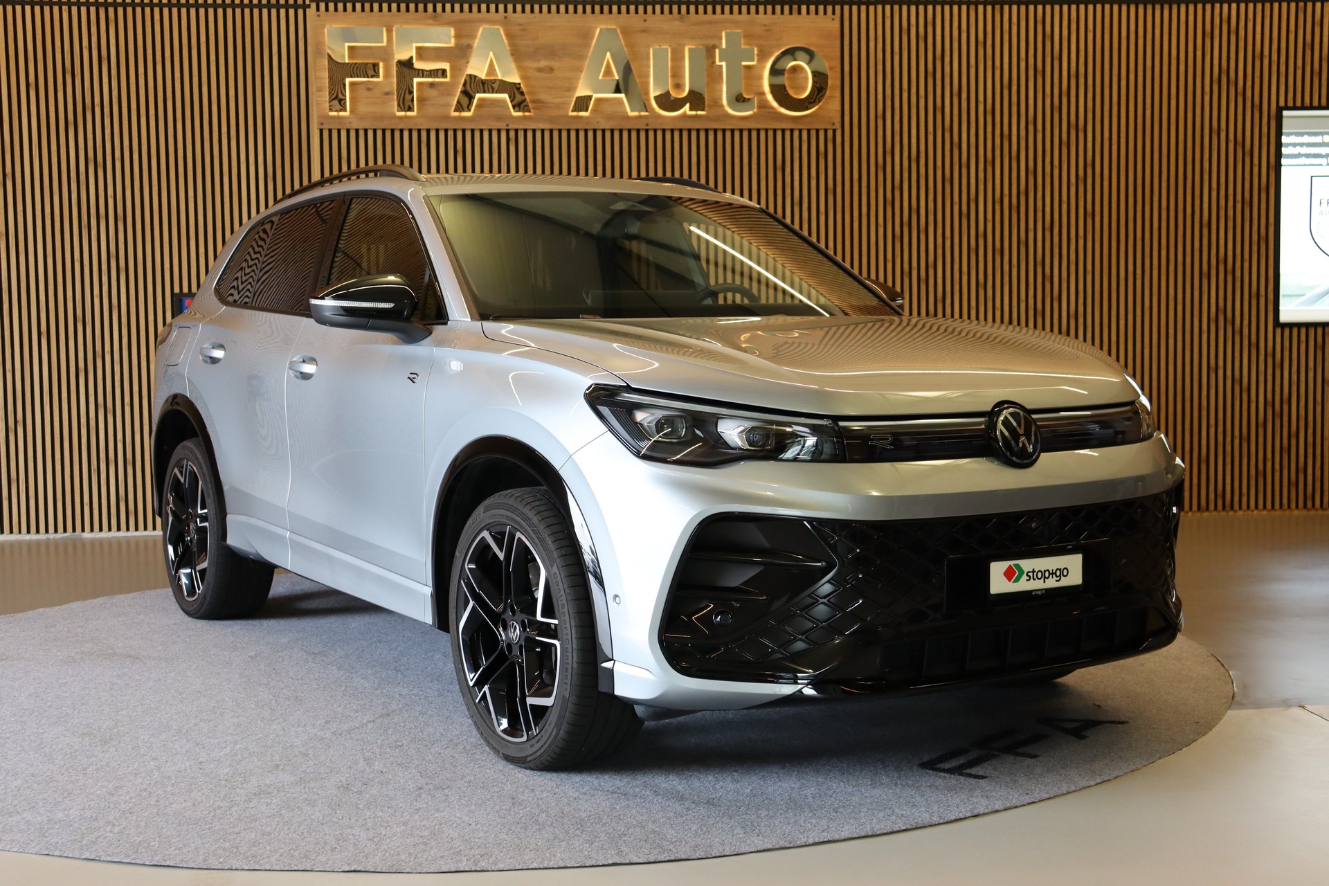 VW Tiguan 2.0 TDI SCR R-Line DSG 4motion-image-4