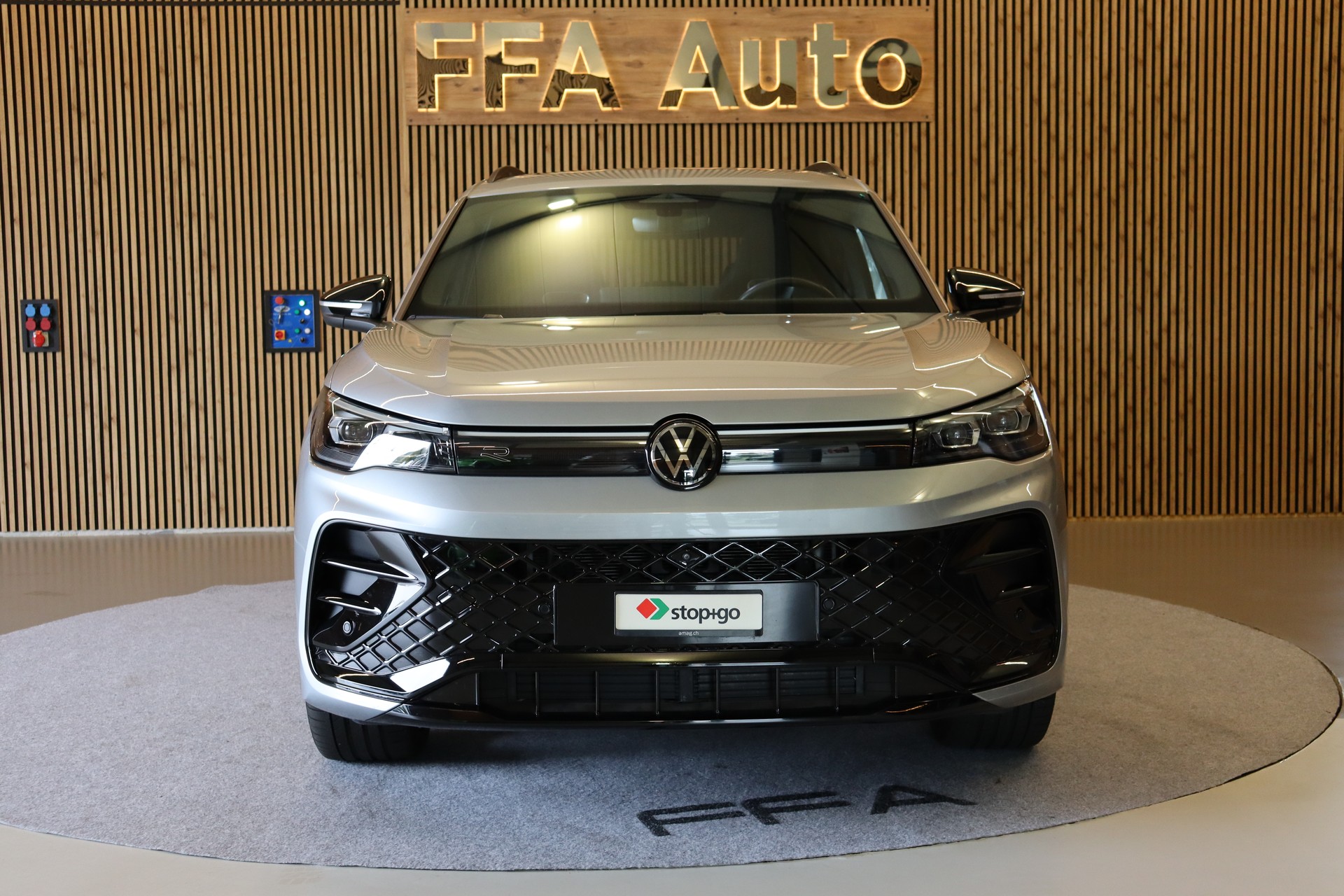 VW Tiguan 2.0 TDI SCR R-Line DSG 4motion-image-3