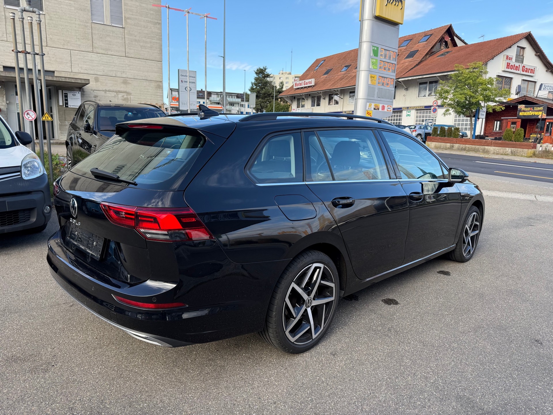 VW Golf Variant 2.0 TDI Style DSG-image-5