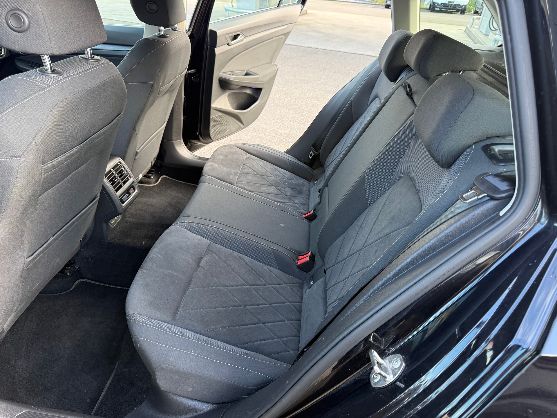 VW Golf Variant 2.0 TDI Style DSG-image-10