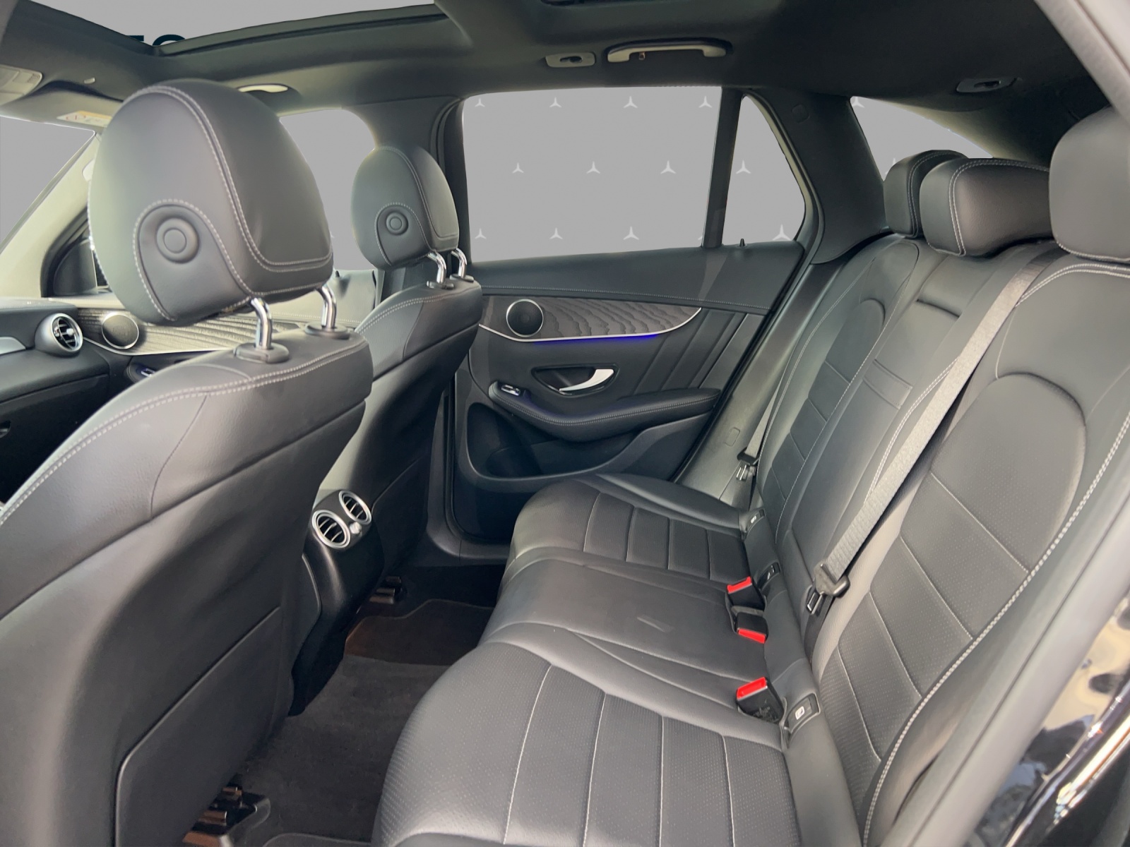 MERCEDES-BENZ GLC 200 AMG Line 4Matic 9G-Tronic-image-13