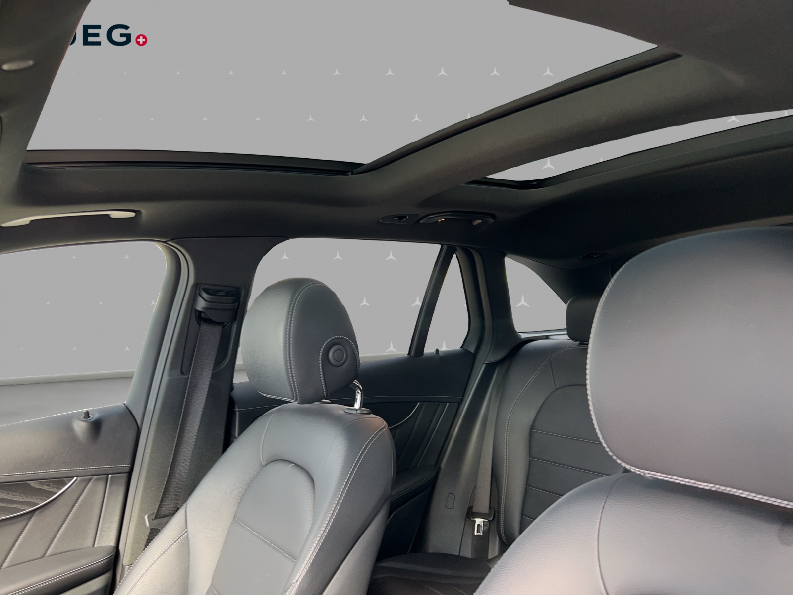 MERCEDES-BENZ GLC 200 AMG Line 4Matic 9G-Tronic-image-8