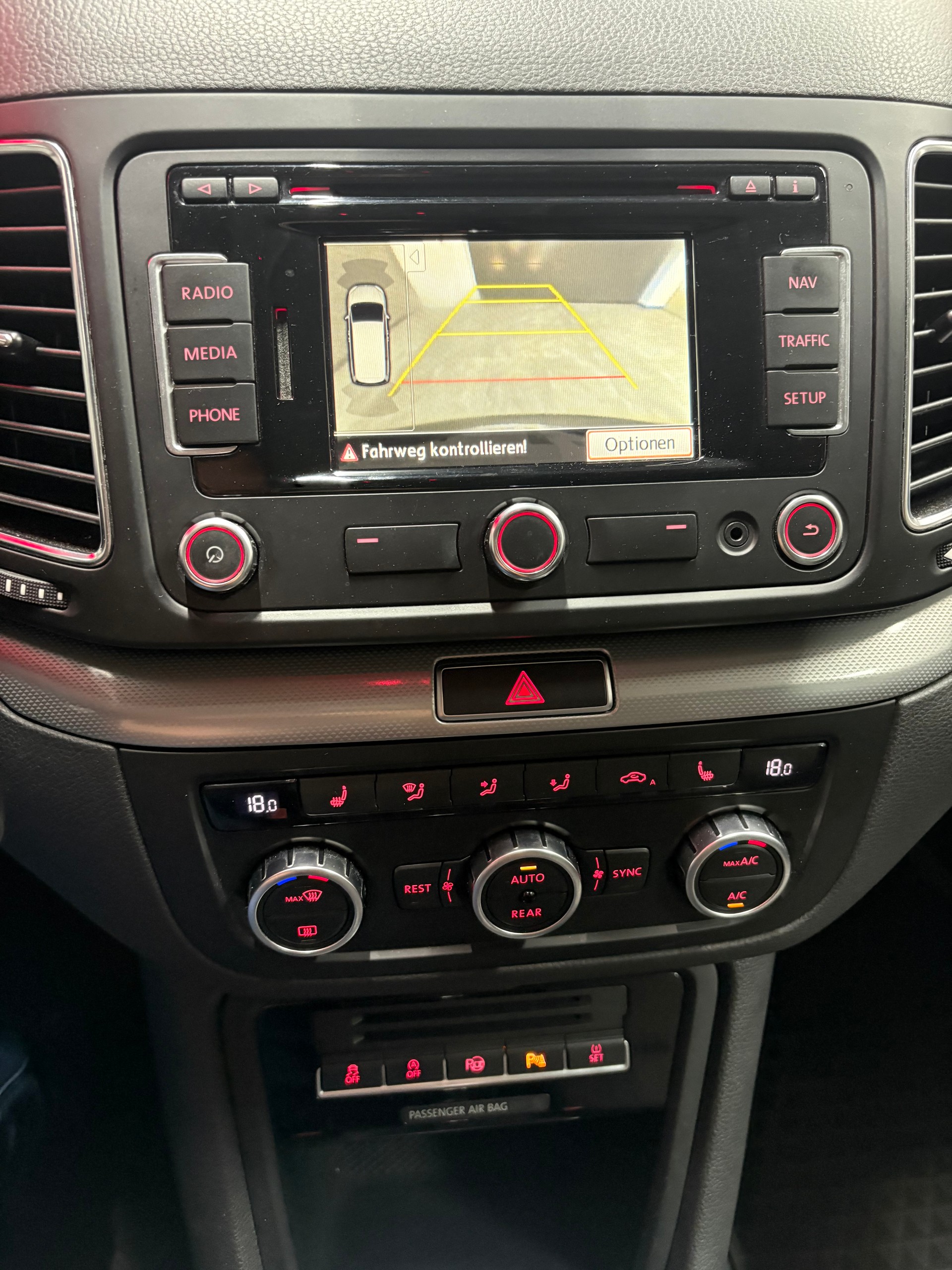 VW Sharan 2.0 TDI BMT Comfortline DSG-image-13