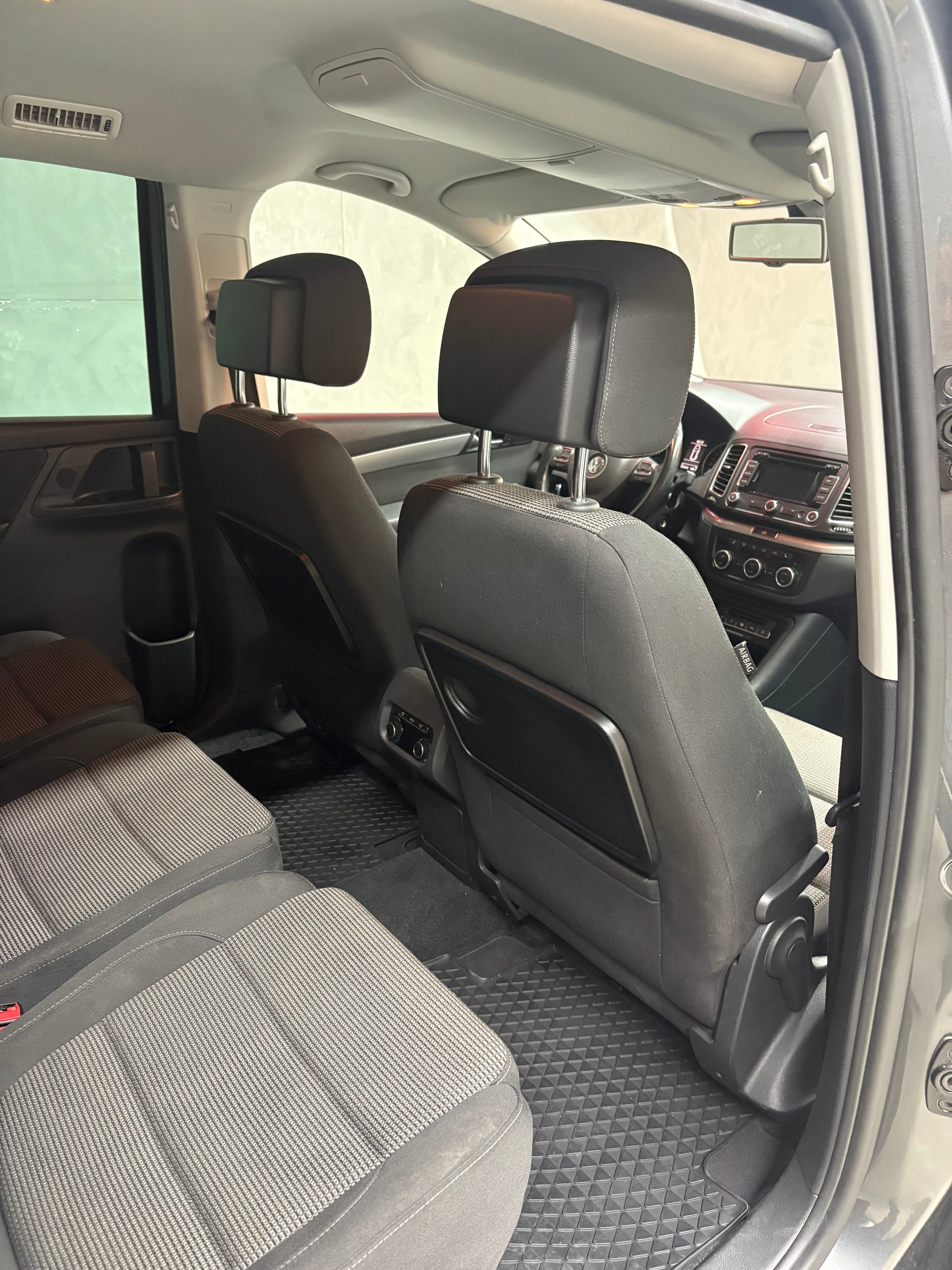 VW Sharan 2.0 TDI BMT Comfortline DSG-image-8