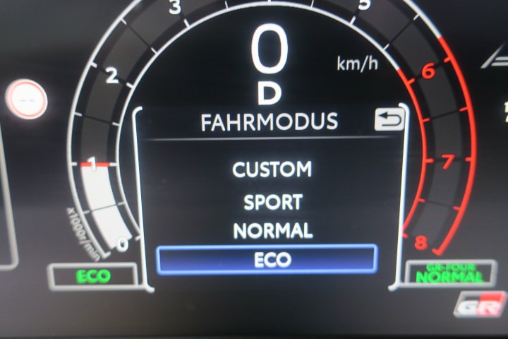 TOYOTA Yaris 1.6 GR Sport A-image-14