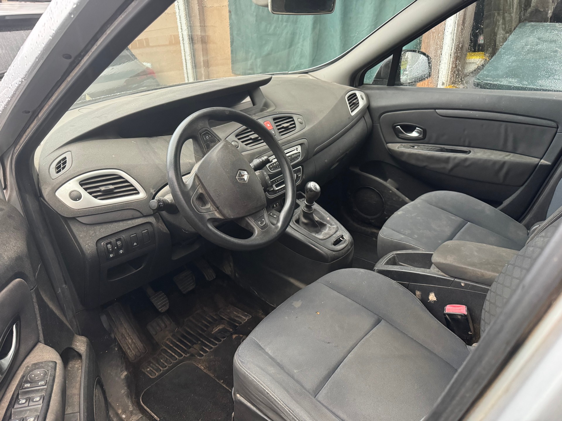 RENAULT Scénic 1.4 16V Turbo Privilège-image-2