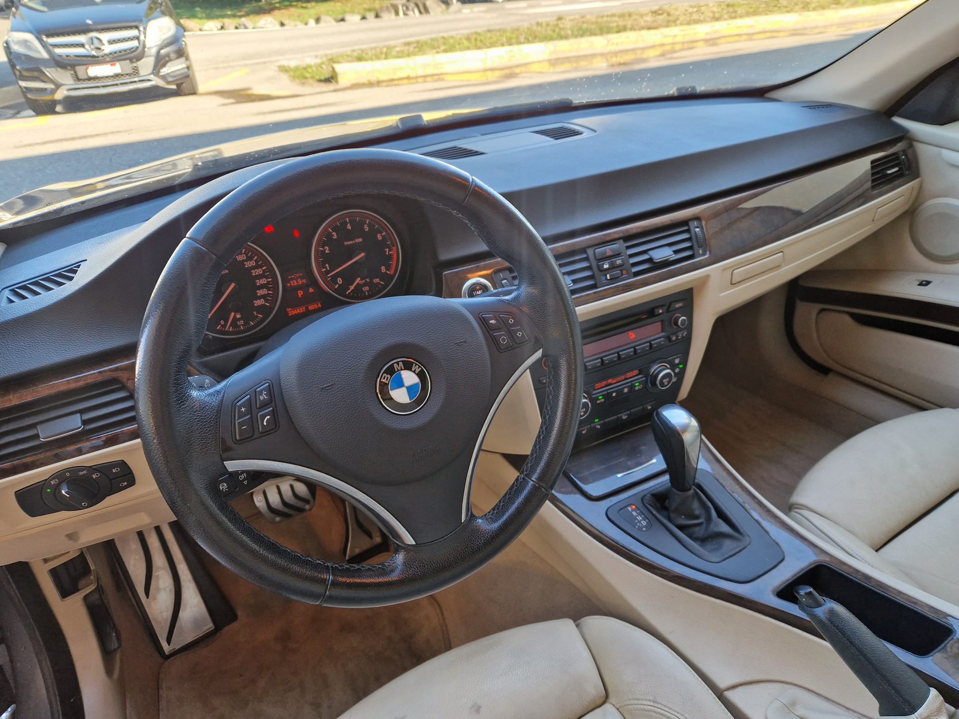 BMW 335i xDrive Coupé Steptronic-image-8