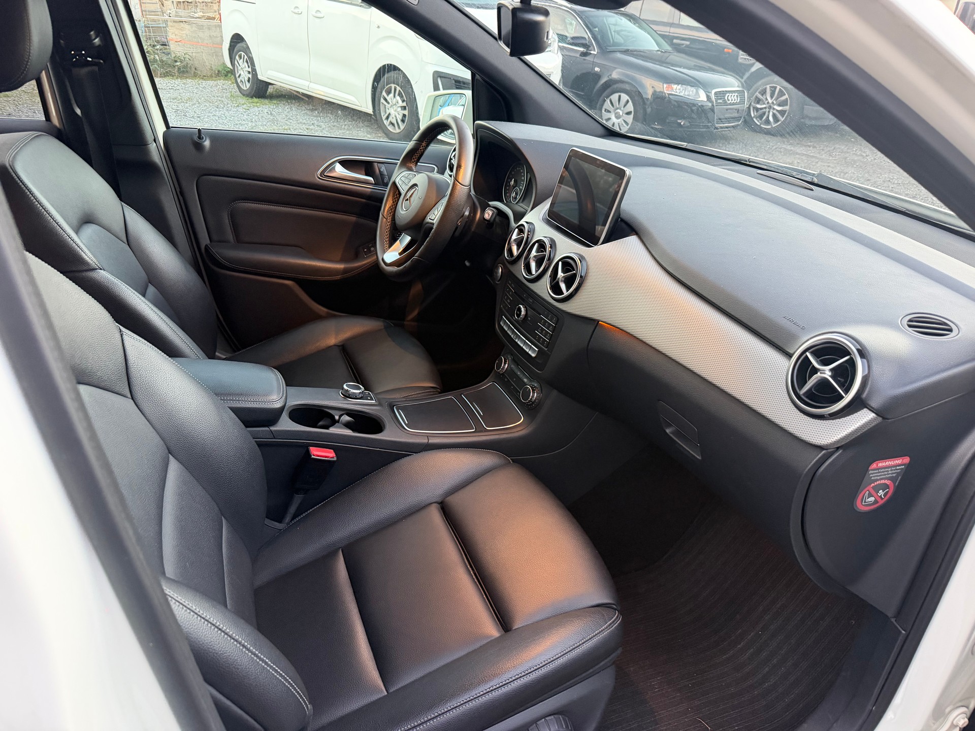 MERCEDES-BENZ B 220 CDI Swiss Star Edition AMG Line 4Matic-image-4