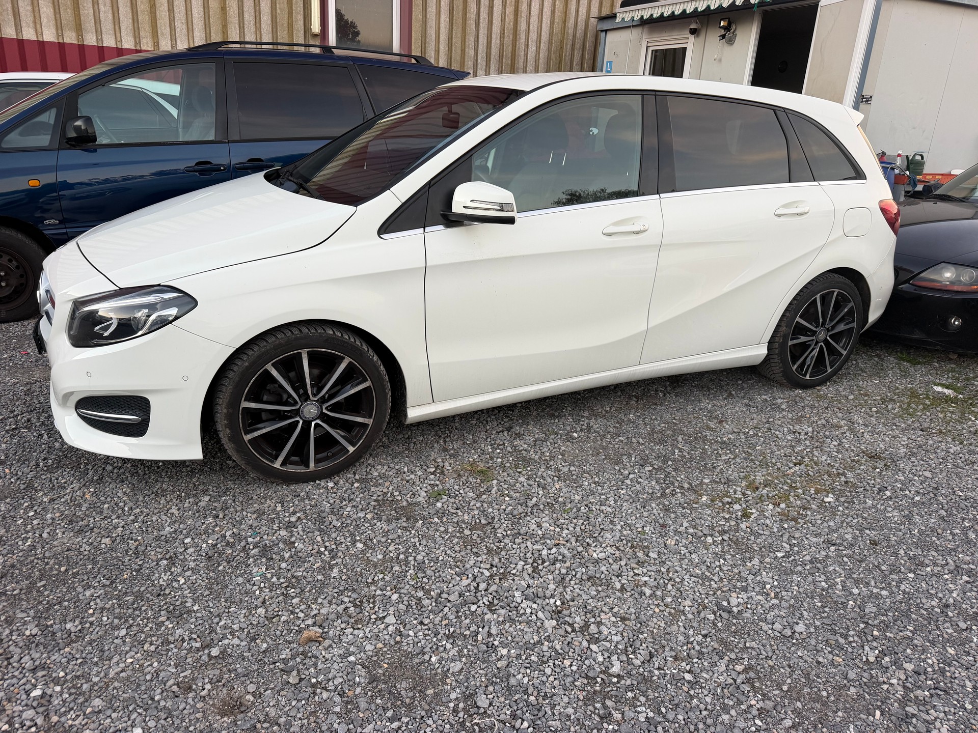 MERCEDES-BENZ B 220 CDI Swiss Star Edition AMG Line 4Matic-image-3