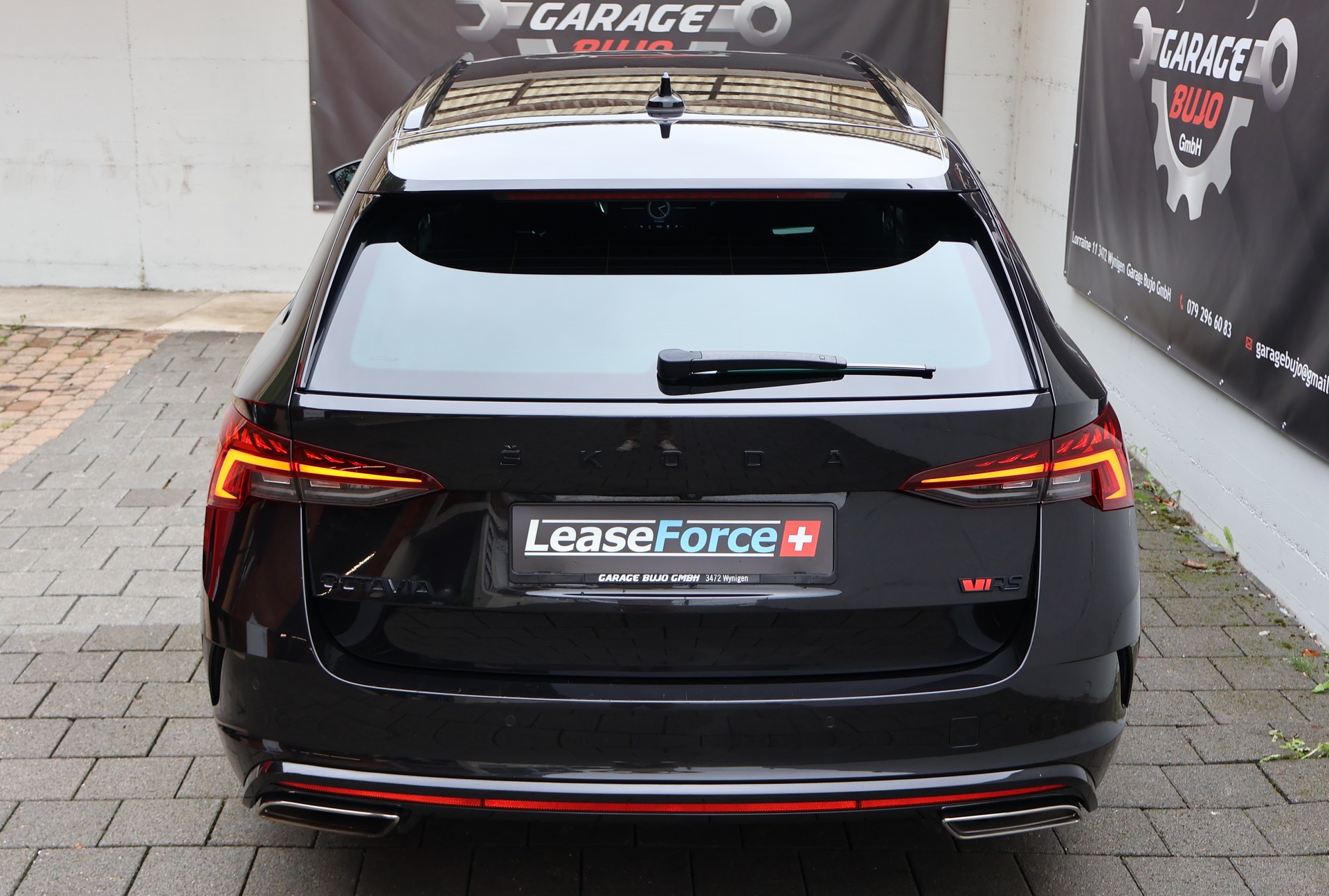 SKODA Octavia Combi 2.0 TDI DSG RS 4x4-image-12