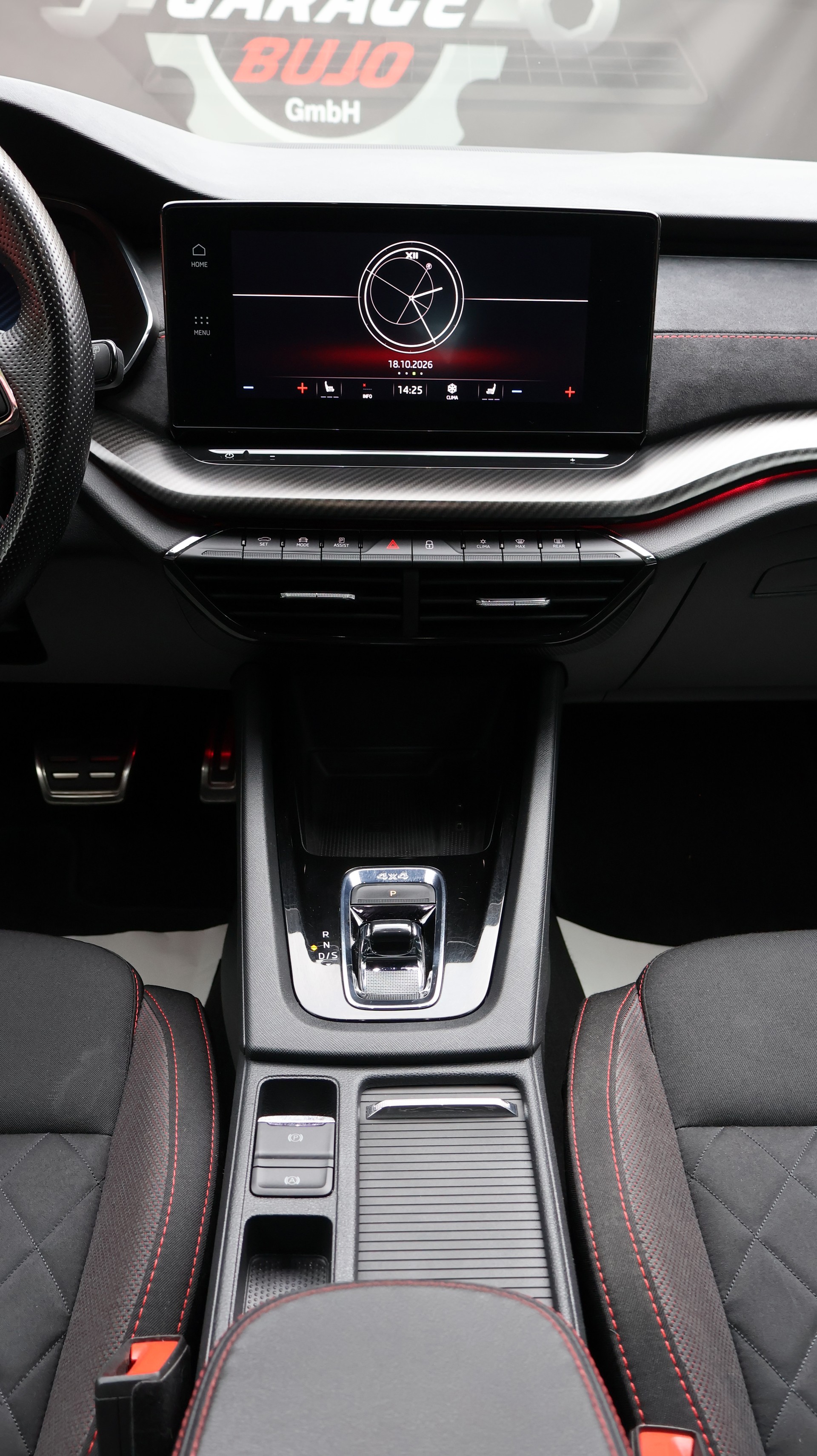 SKODA Octavia Combi 2.0 TDI DSG RS 4x4-image-25