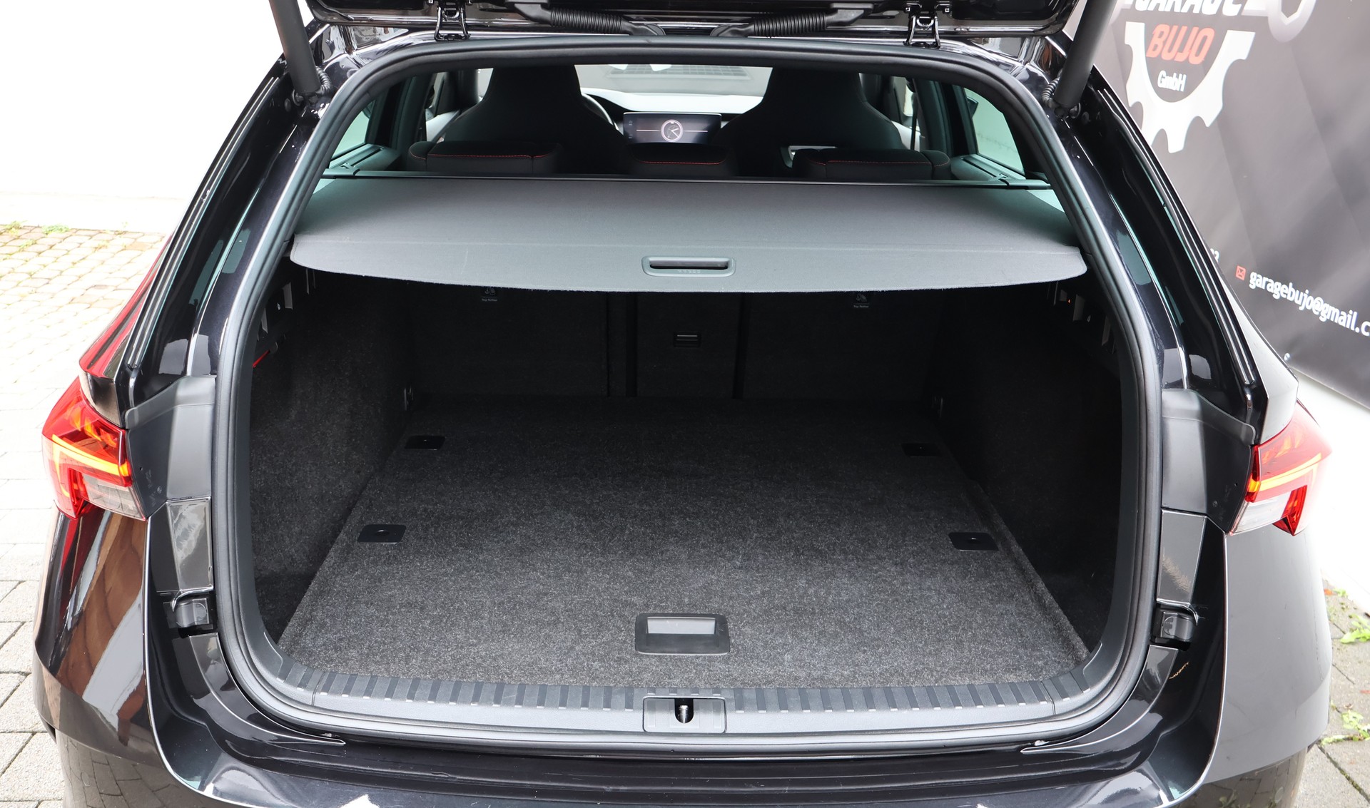SKODA Octavia Combi 2.0 TDI DSG RS 4x4-image-13