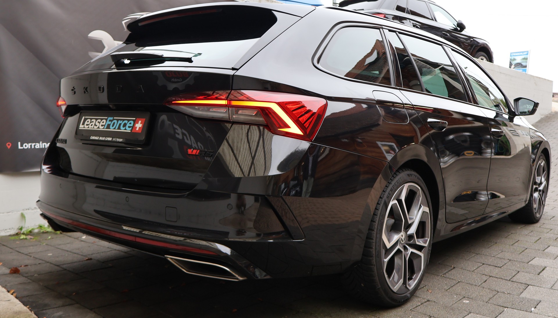 SKODA Octavia Combi 2.0 TDI DSG RS 4x4-image-11