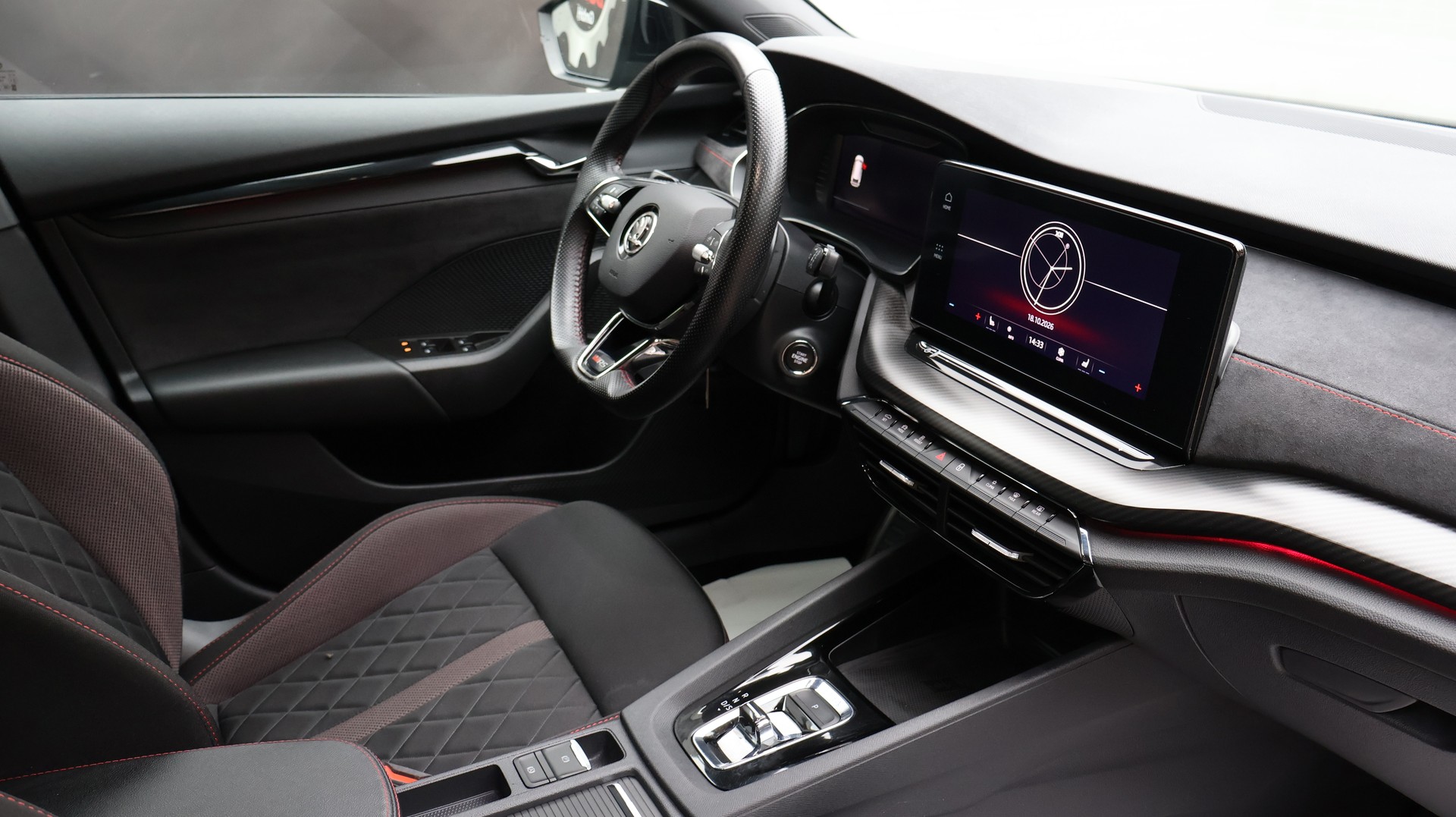 SKODA Octavia Combi 2.0 TDI DSG RS 4x4-image-27