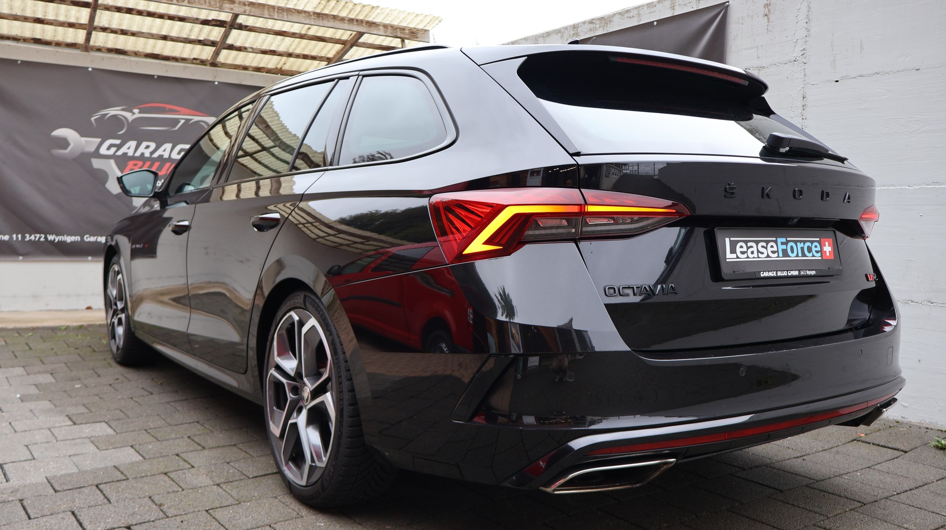 SKODA Octavia Combi 2.0 TDI DSG RS 4x4-image-8
