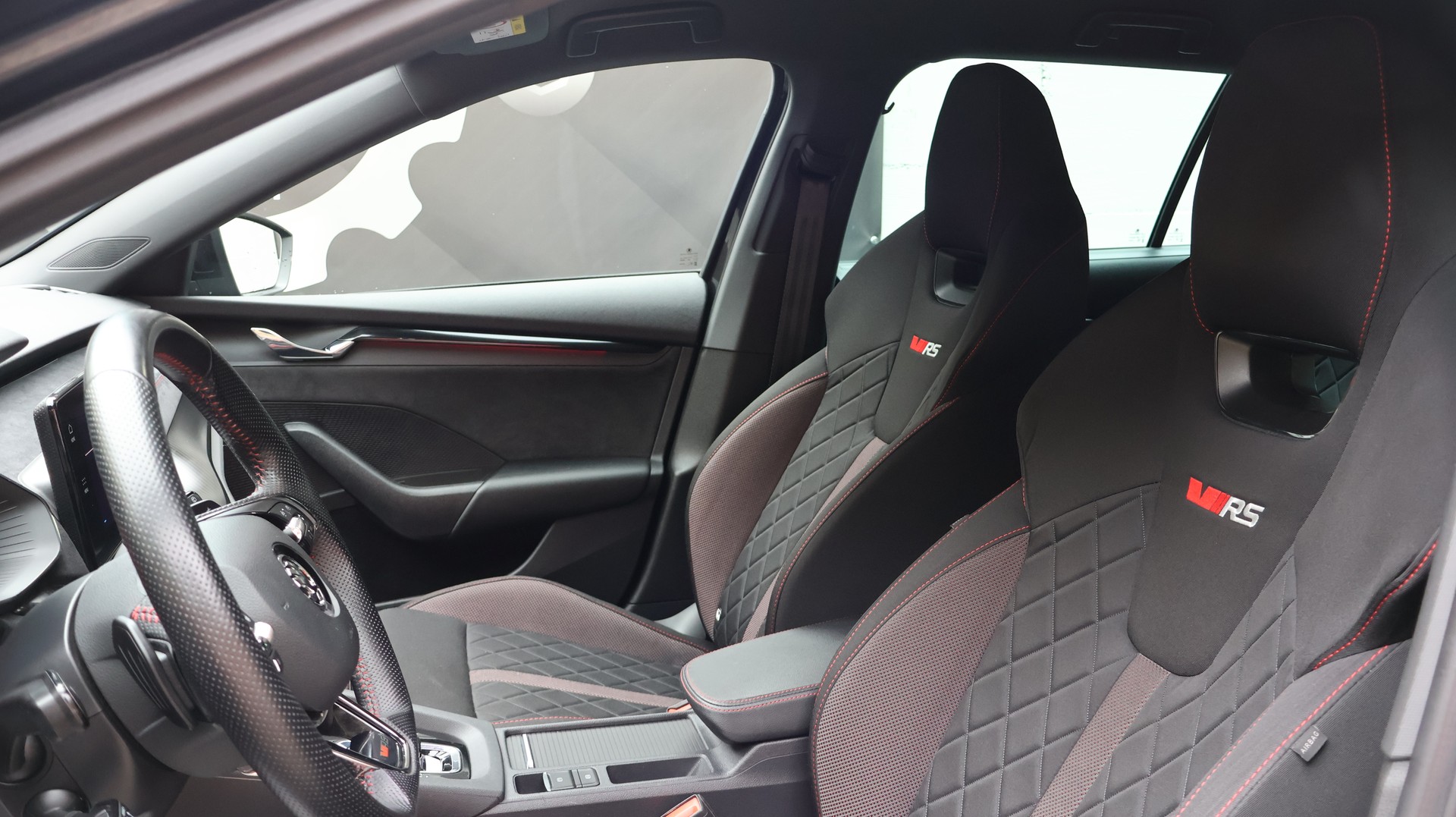 SKODA Octavia Combi 2.0 TDI DSG RS 4x4-image-18