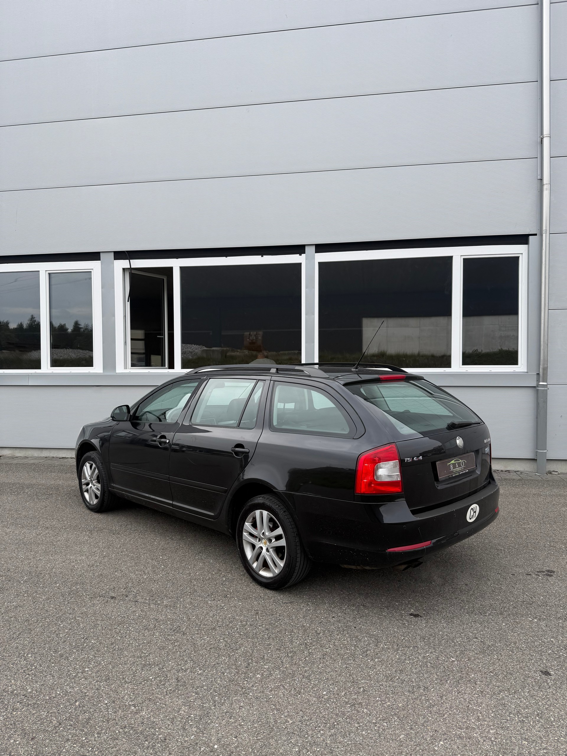 SKODA Octavia Combi 1.8 TSI Swiss Adventure 4x4-image-2