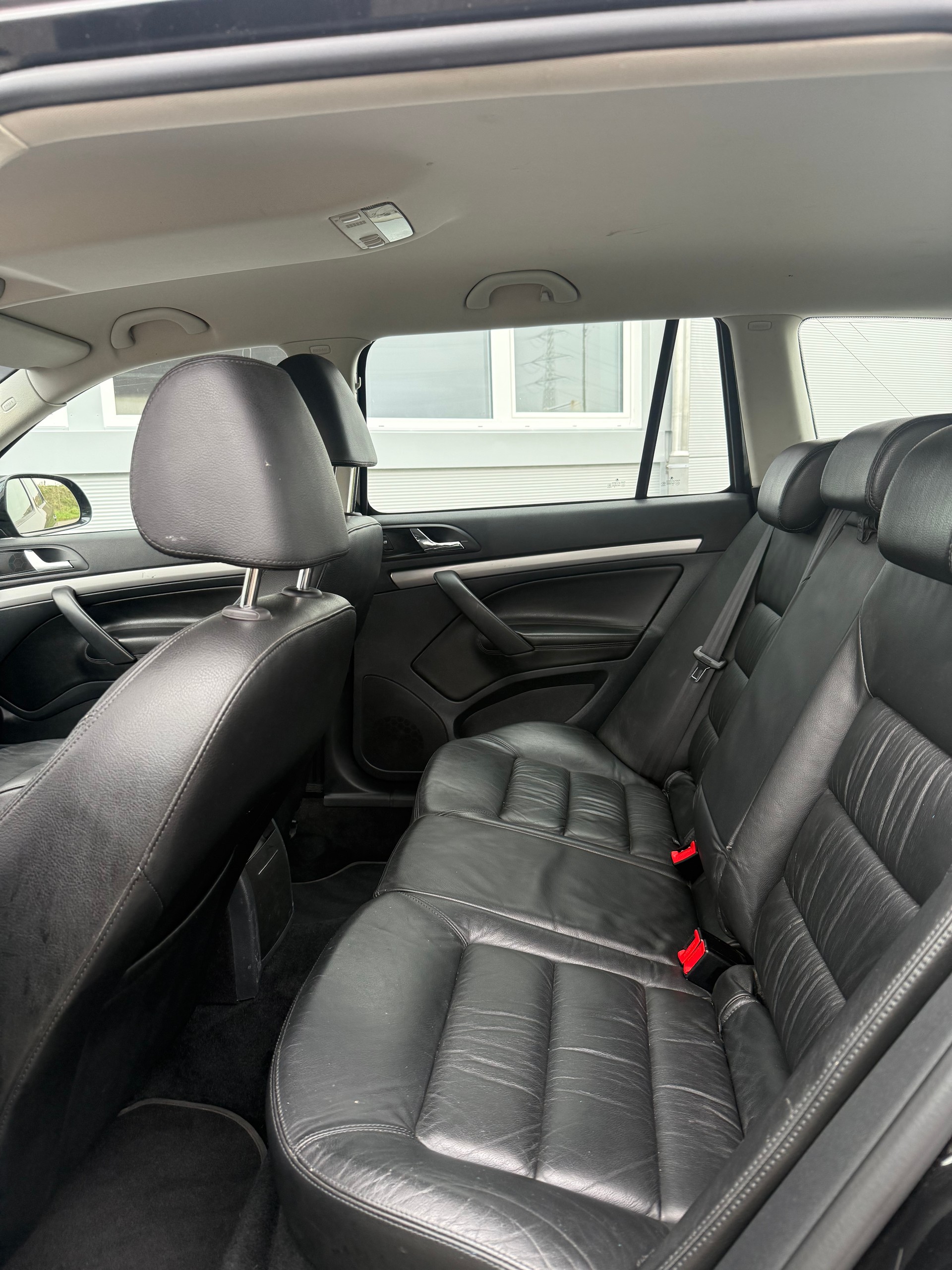 SKODA Octavia Combi 1.8 TSI Swiss Adventure 4x4-image-8