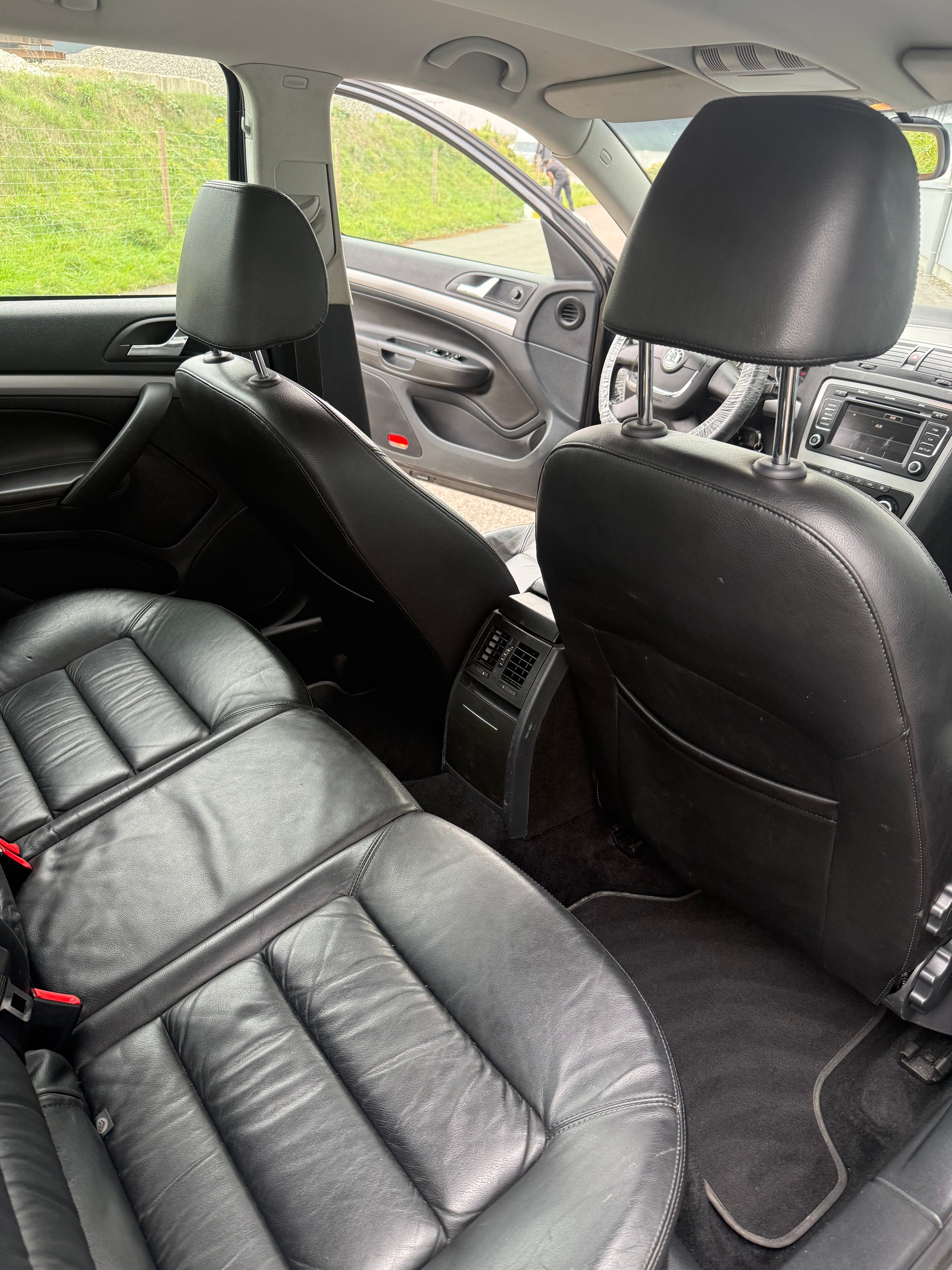 SKODA Octavia Combi 1.8 TSI Swiss Adventure 4x4-image-9