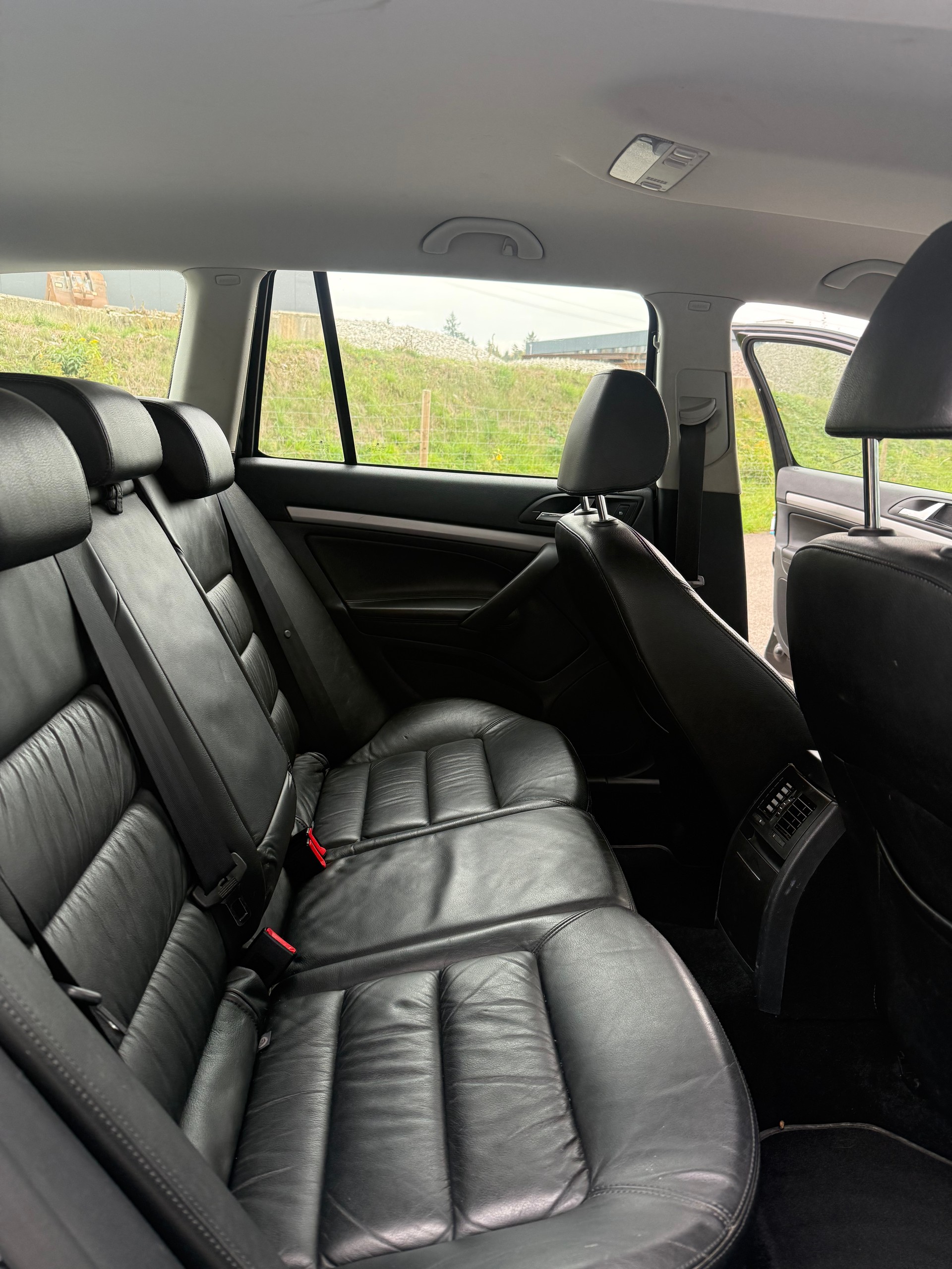 SKODA Octavia Combi 1.8 TSI Swiss Adventure 4x4-image-10