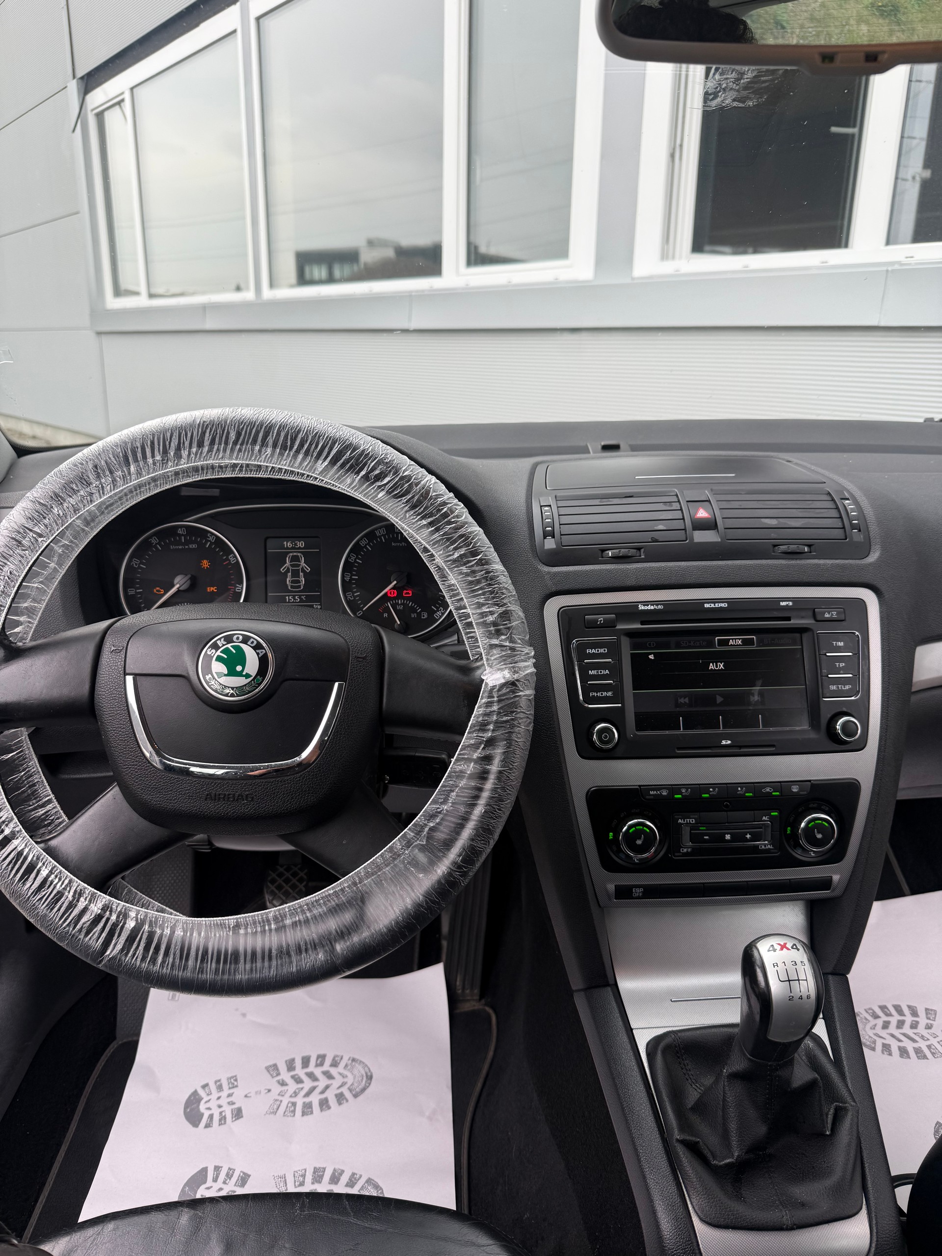 SKODA Octavia Combi 1.8 TSI Swiss Adventure 4x4-image-11