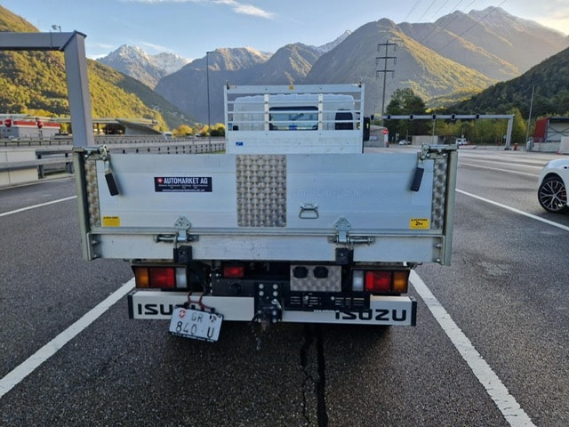 ISUZU NLR 88 - M27-image-10