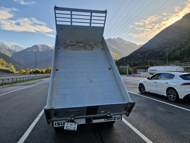 ISUZU NLR 88 - M27-image-4