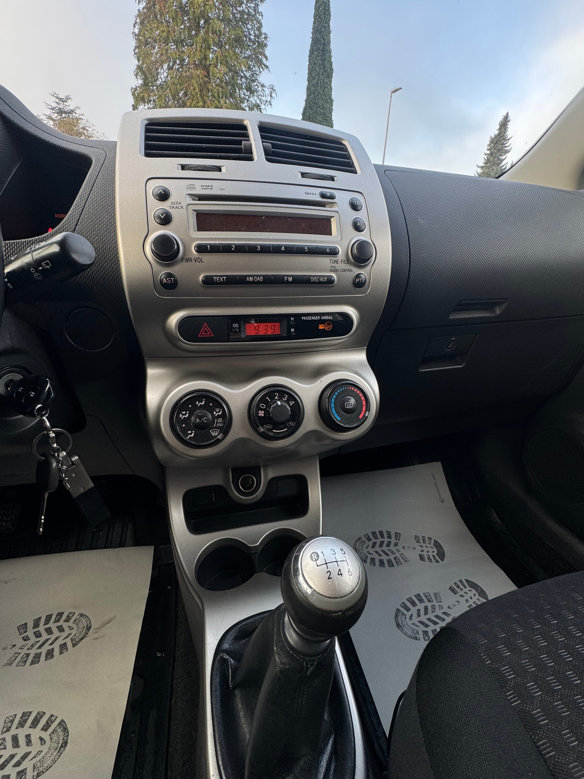 TOYOTA UrbanCruiser 1.4 D-4D Linea Sol 4WD-image-7