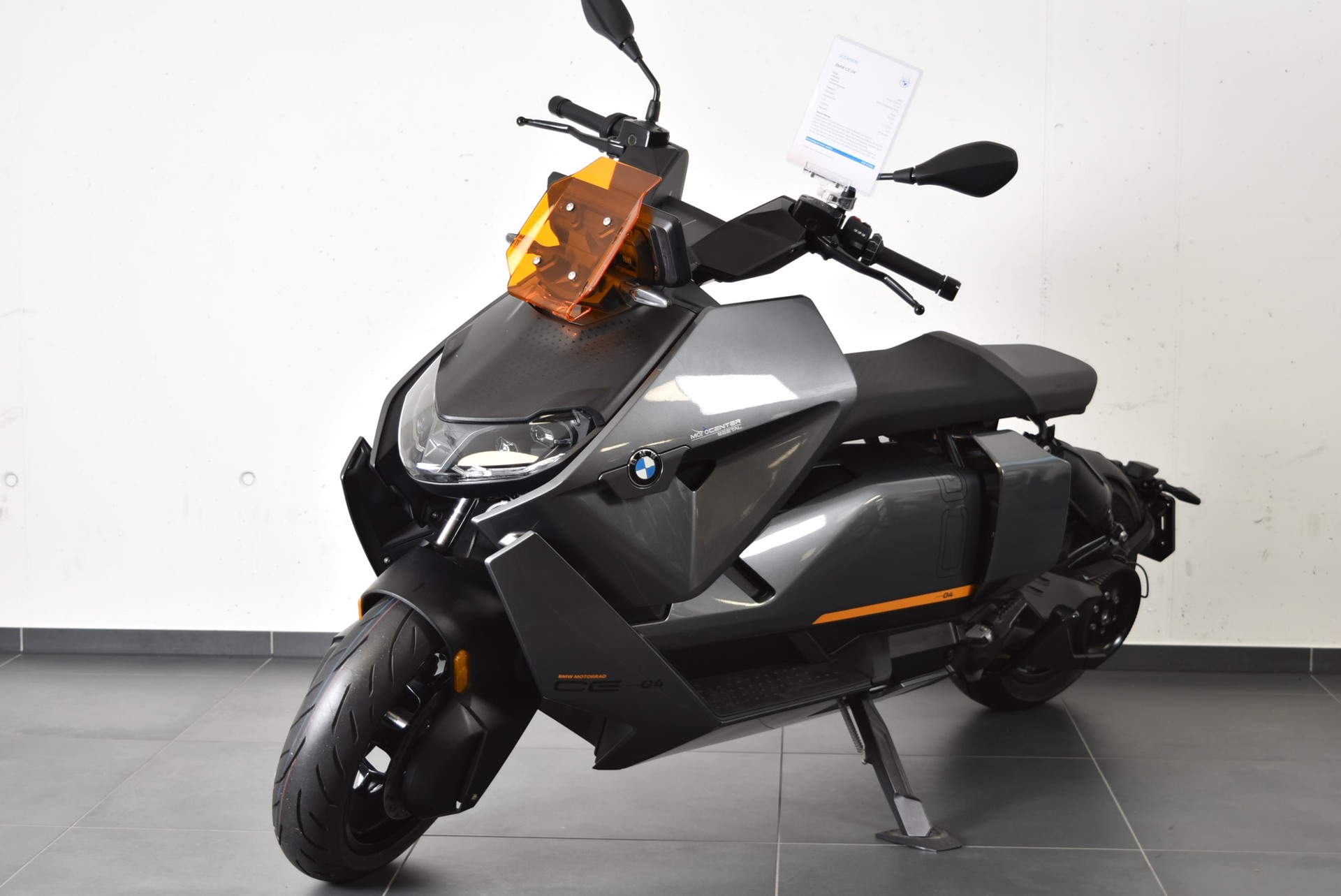 BMW CE 04-showroom-element-1